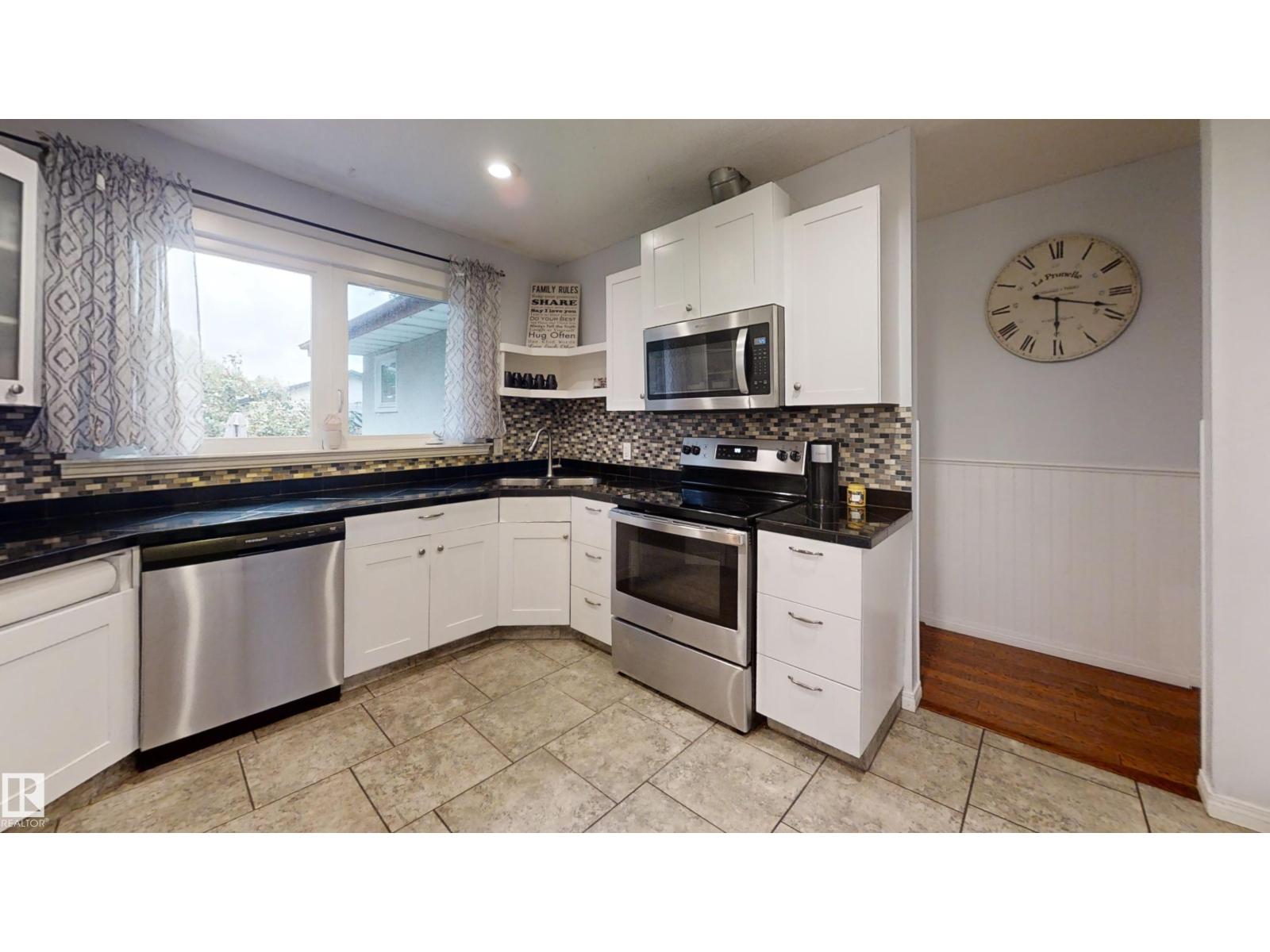 Photo 16 of 12203 149 Av Nw, Edmonton AB