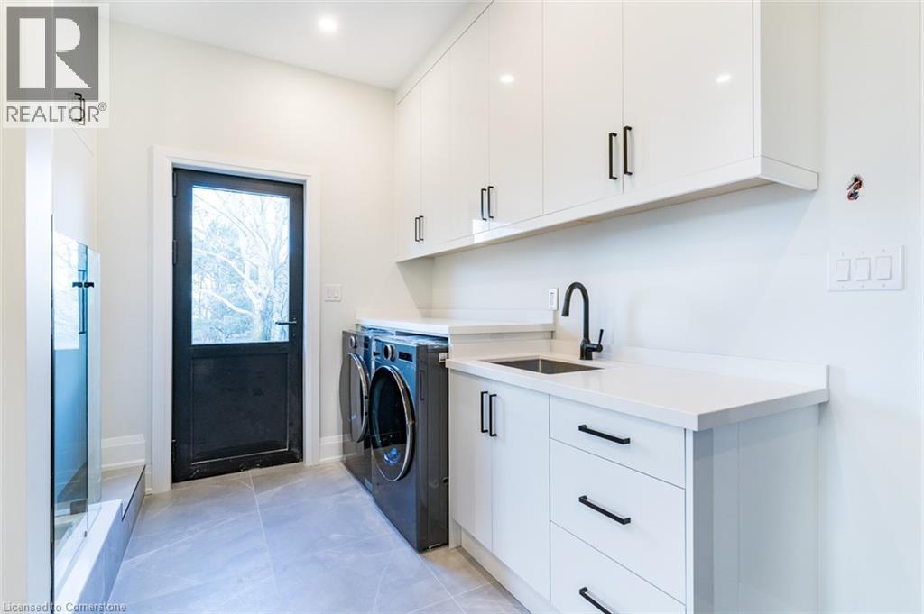 Photo 19 of 256 Mountain Road, Grimsby ON