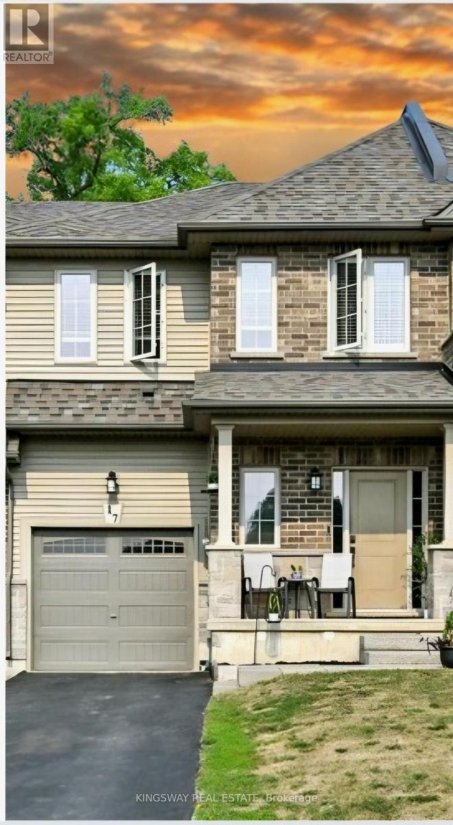 Photo 2 of 17 Dennis Drive, West Lincoln ON