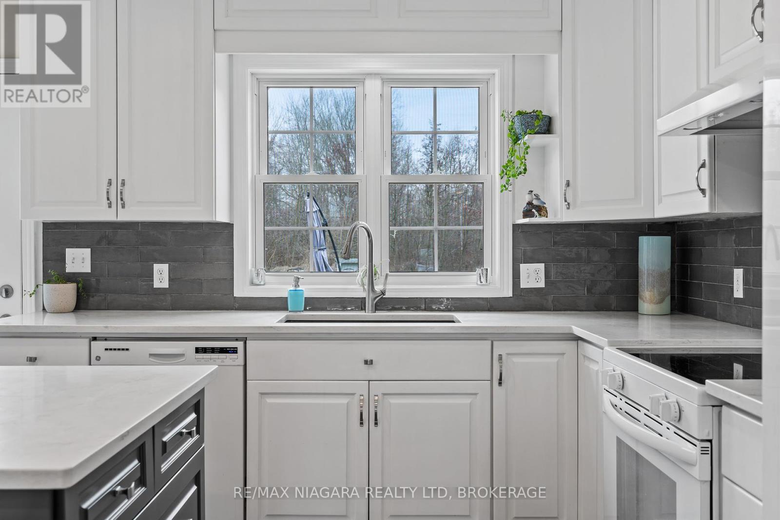 Photo 17 of 12262 Lakeshore Road, Wainfleet ON