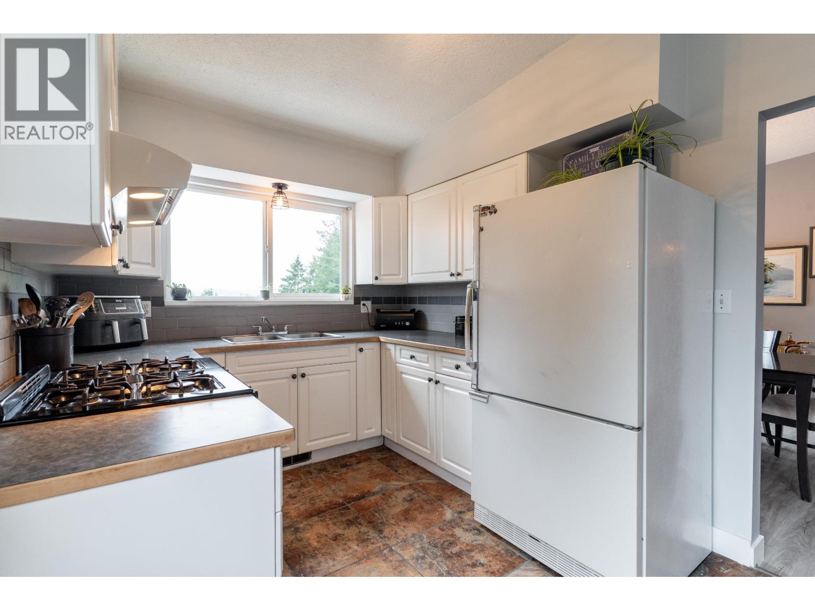 Photo 15 of 4164 Fairway Place, North Vancouver BC