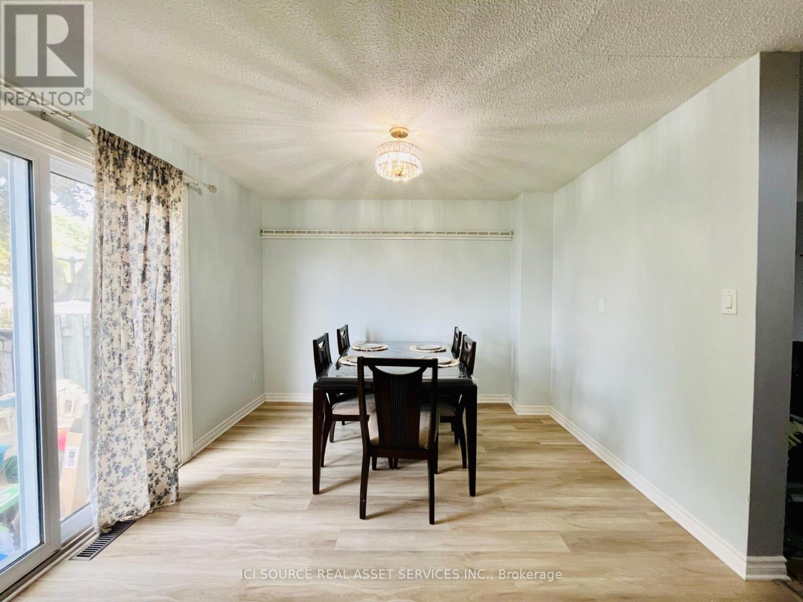 Photo 9 of 18 1300 Upper Ottawa Street, Hamilton ON