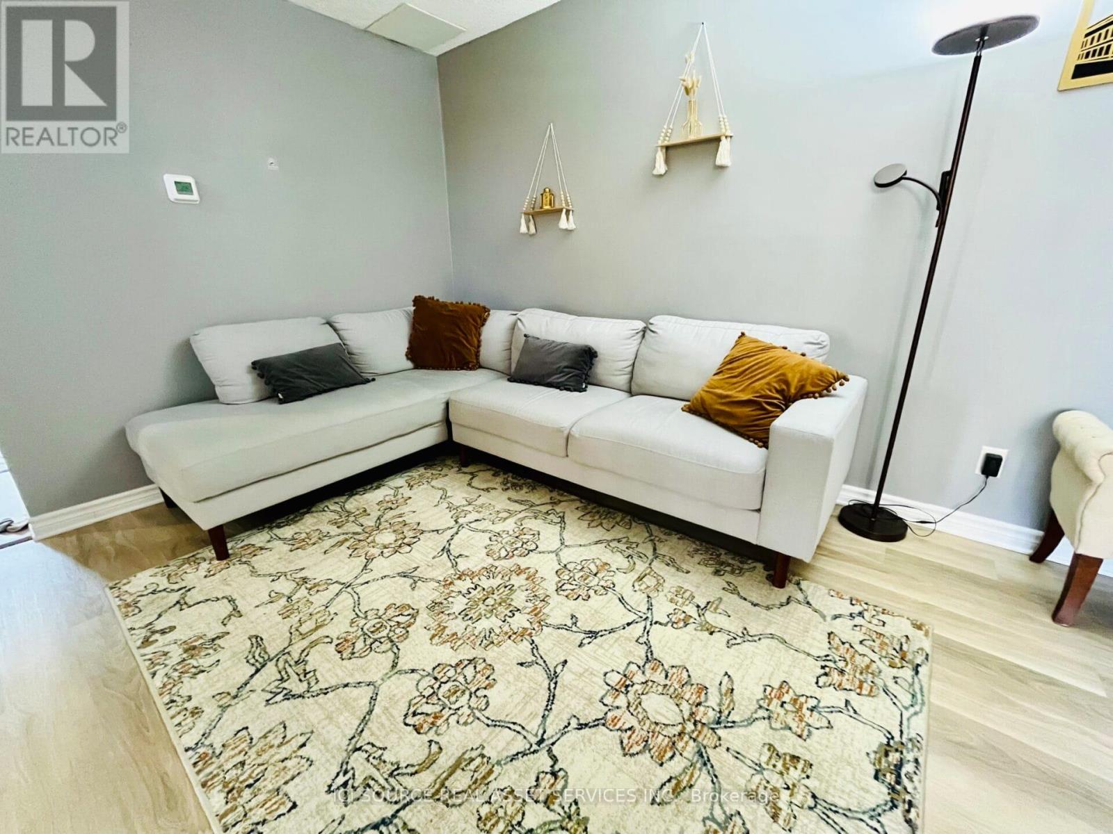 Photo 4 of 18 1300 Upper Ottawa Street, Hamilton ON