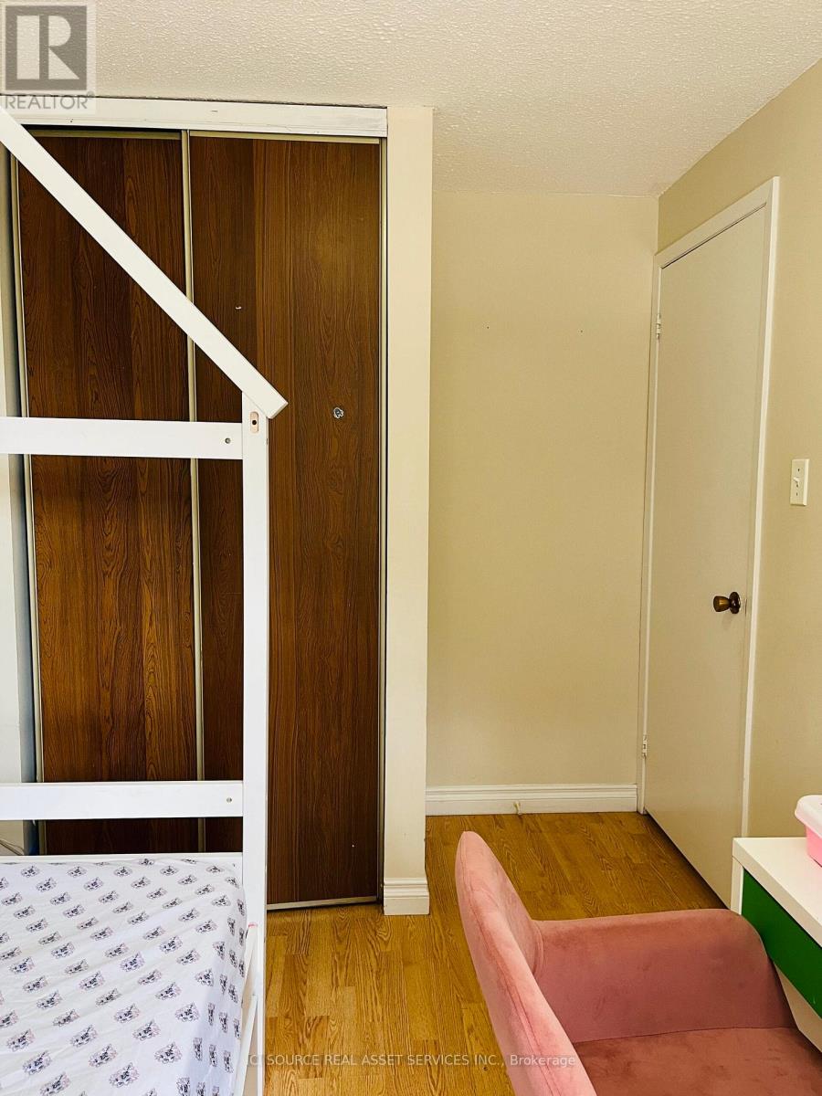 Photo 13 of 18 1300 Upper Ottawa Street, Hamilton ON