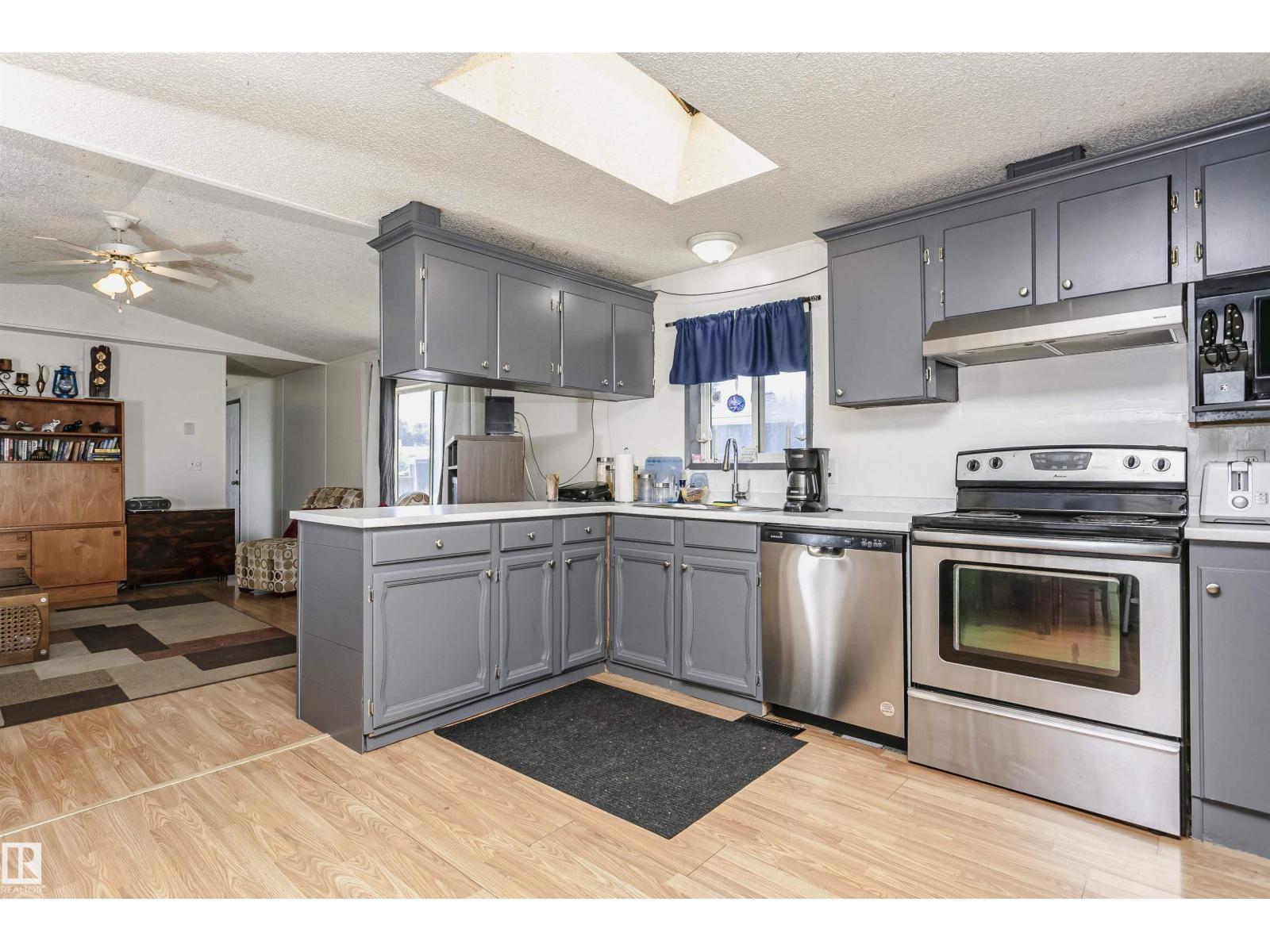 Photo 12 of 16 Willow Park Estates, Leduc AB