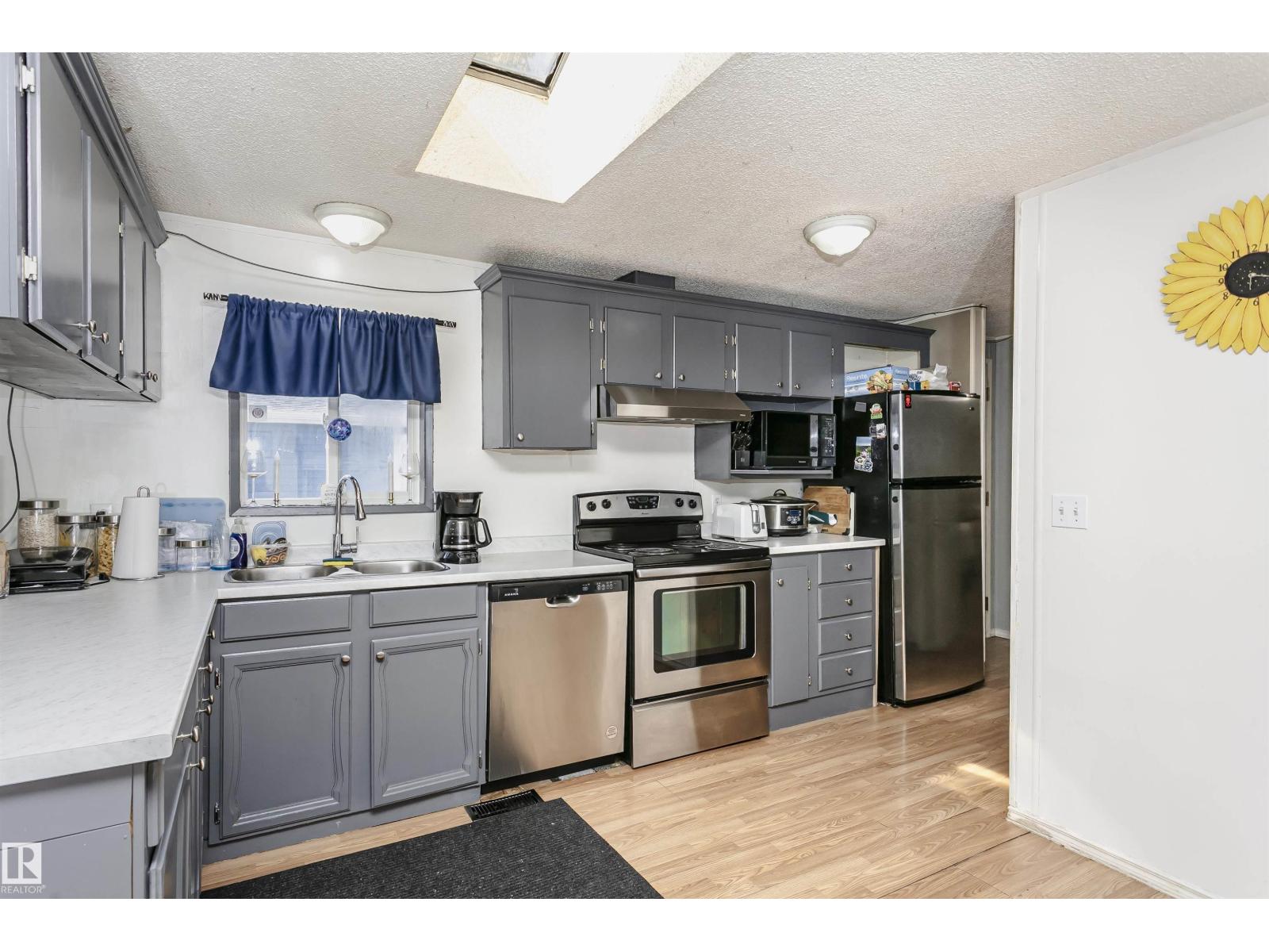 Photo 15 of 16 Willow Park Estates, Leduc AB