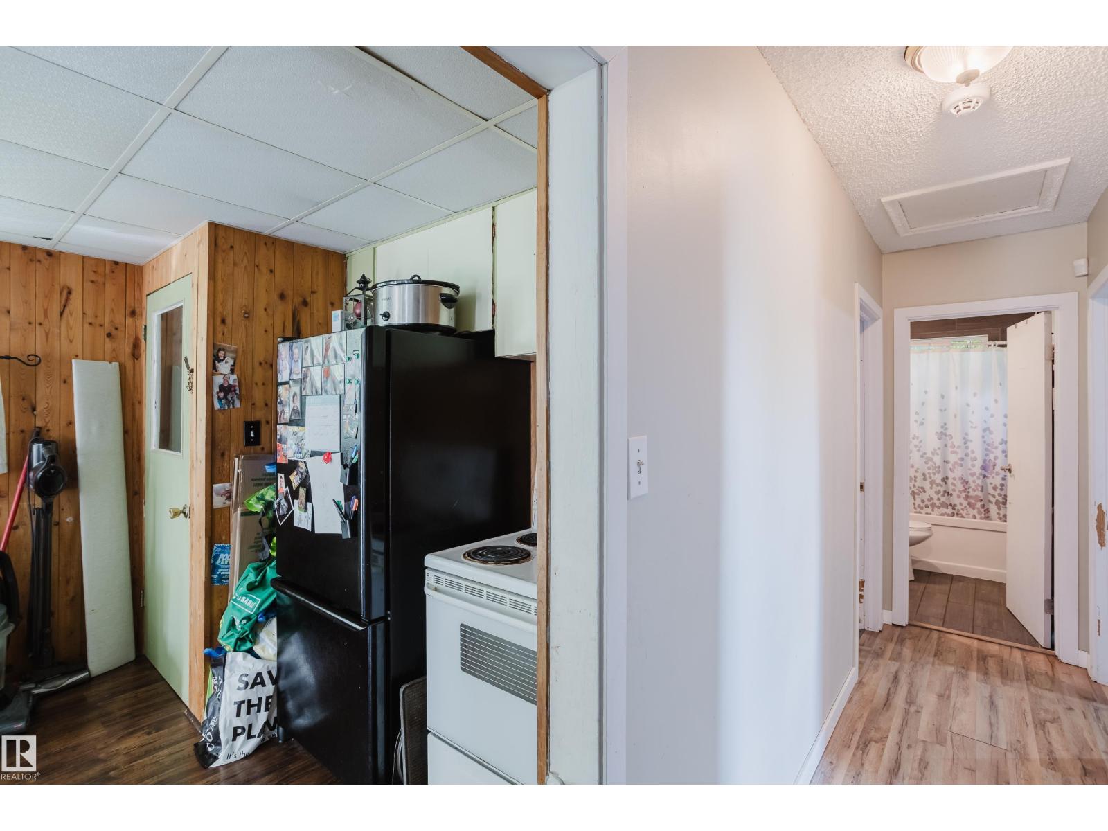 Photo 10 of 15630 105 Av Nw, Edmonton AB