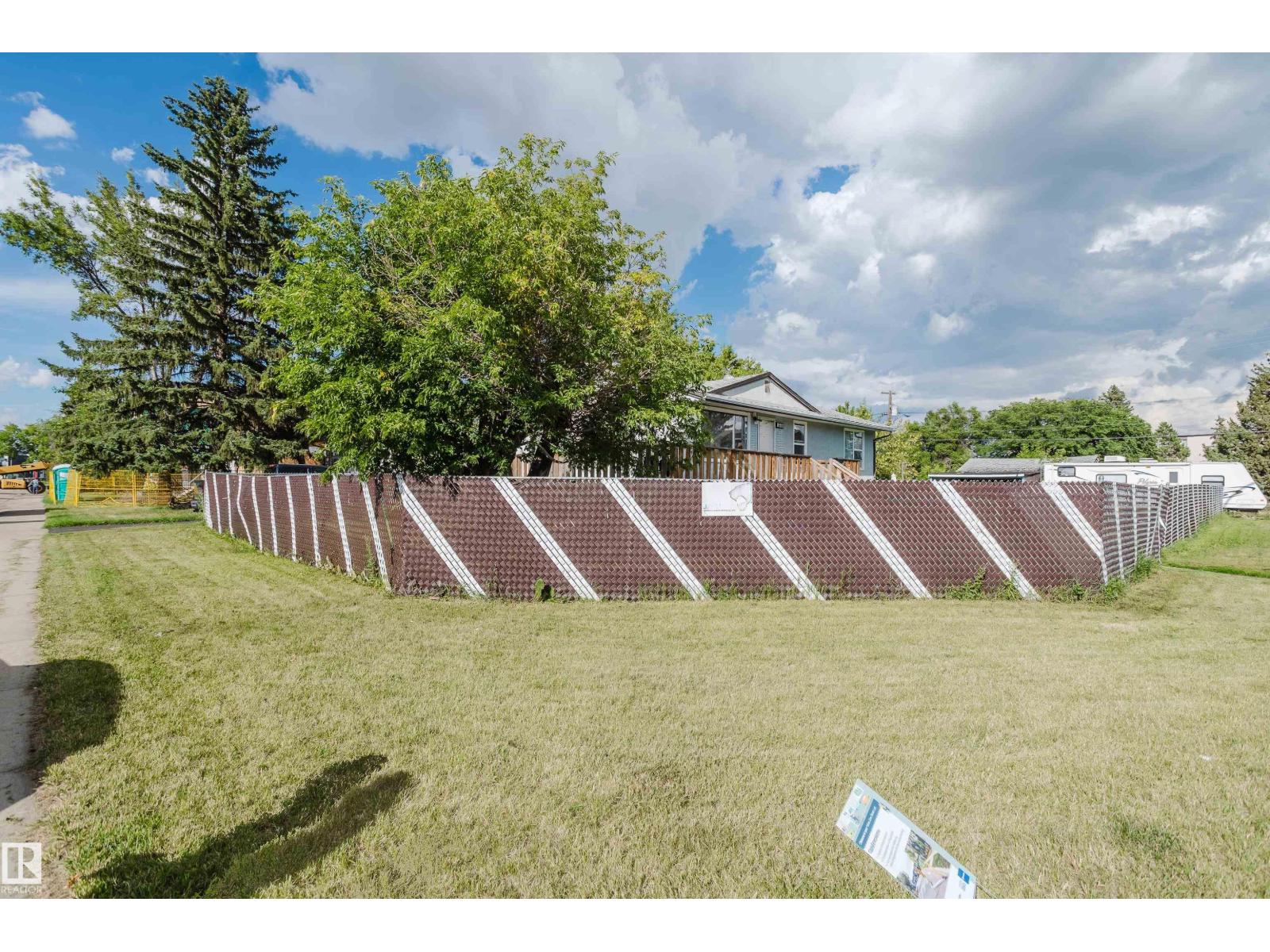 Photo 11 of 15630 105 Av Nw, Edmonton AB