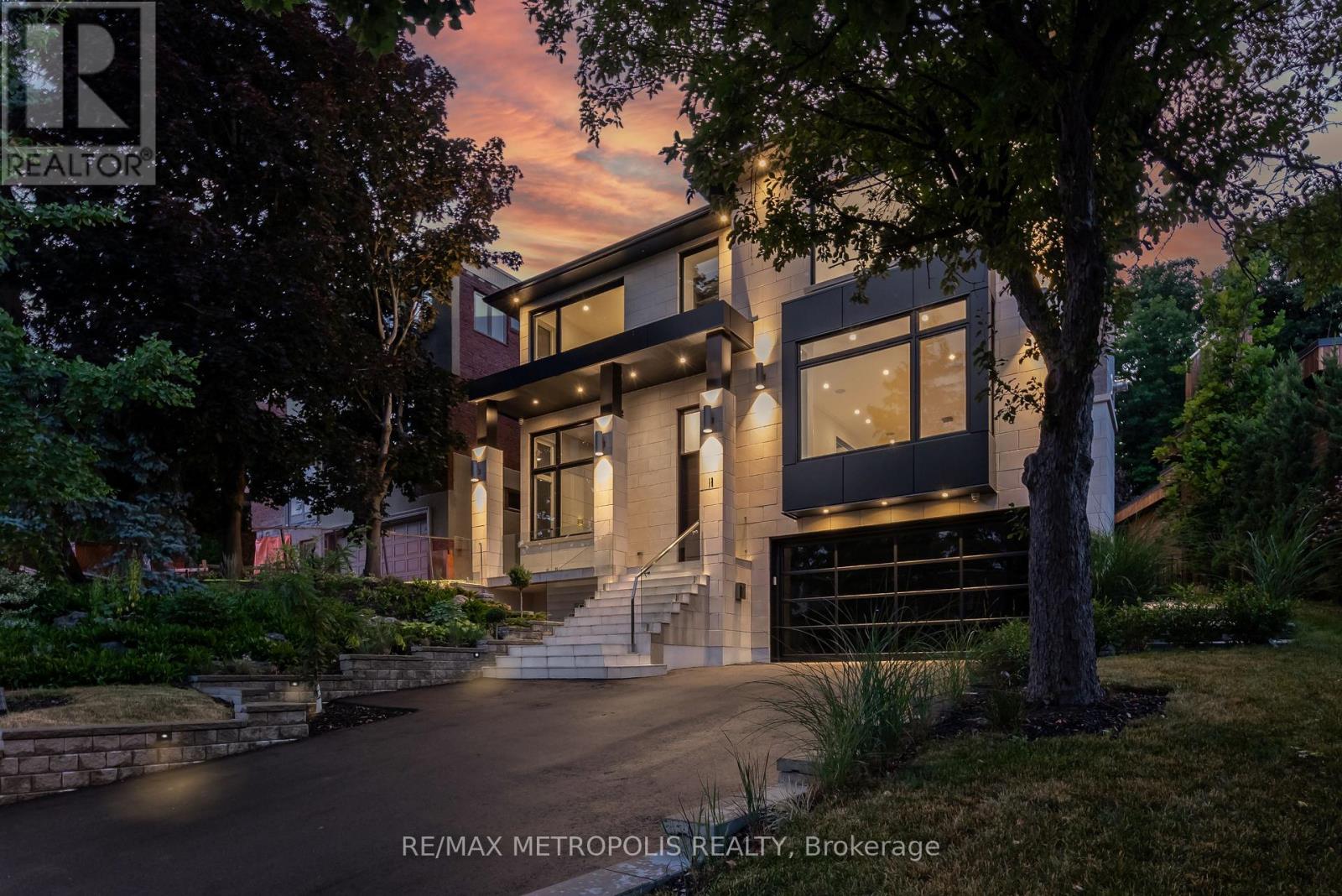 Photo 1 of 12 Bearwood Drive, Toronto ON