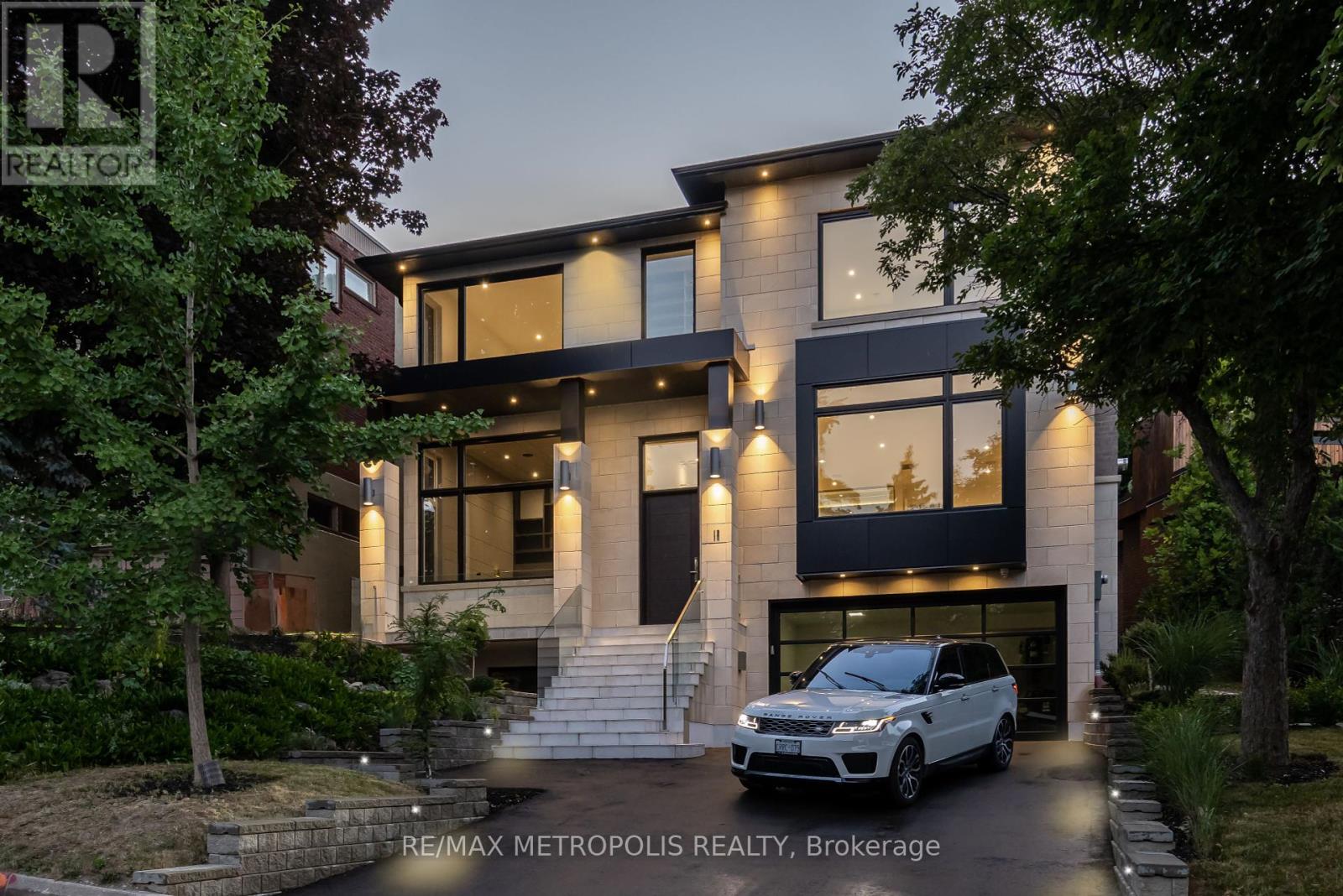 Photo 2 of 12 Bearwood Drive, Toronto ON