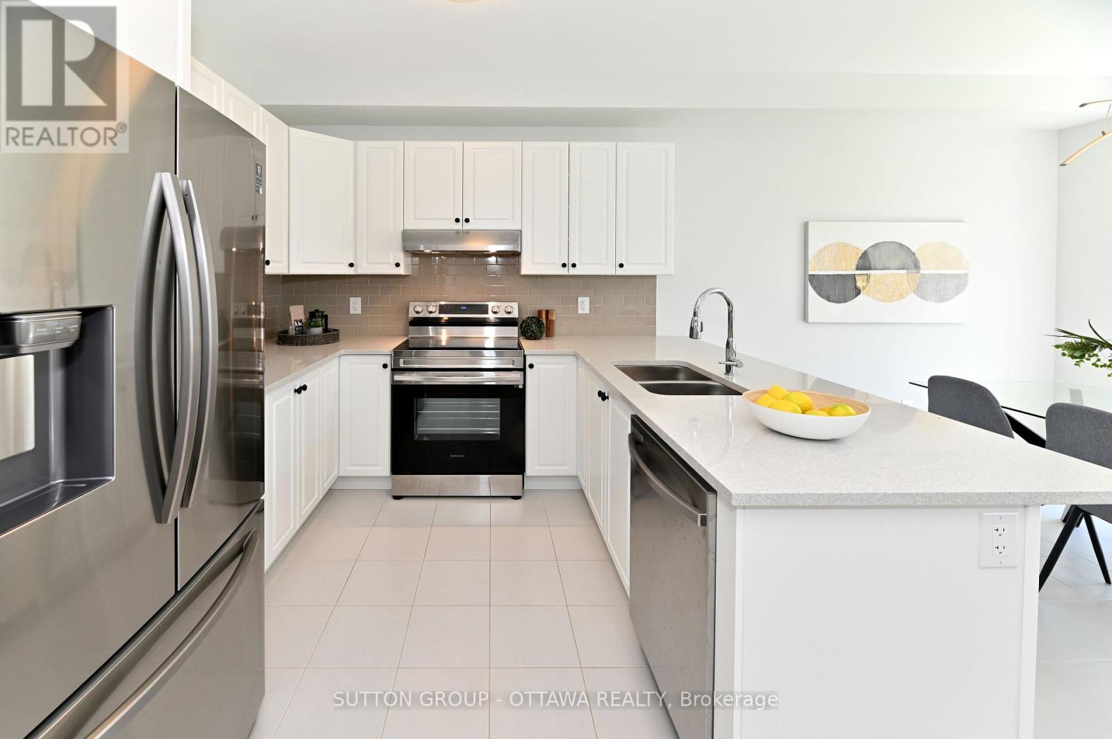 Photo 4 of 64 Ralph Erfle Way, Ottawa ON