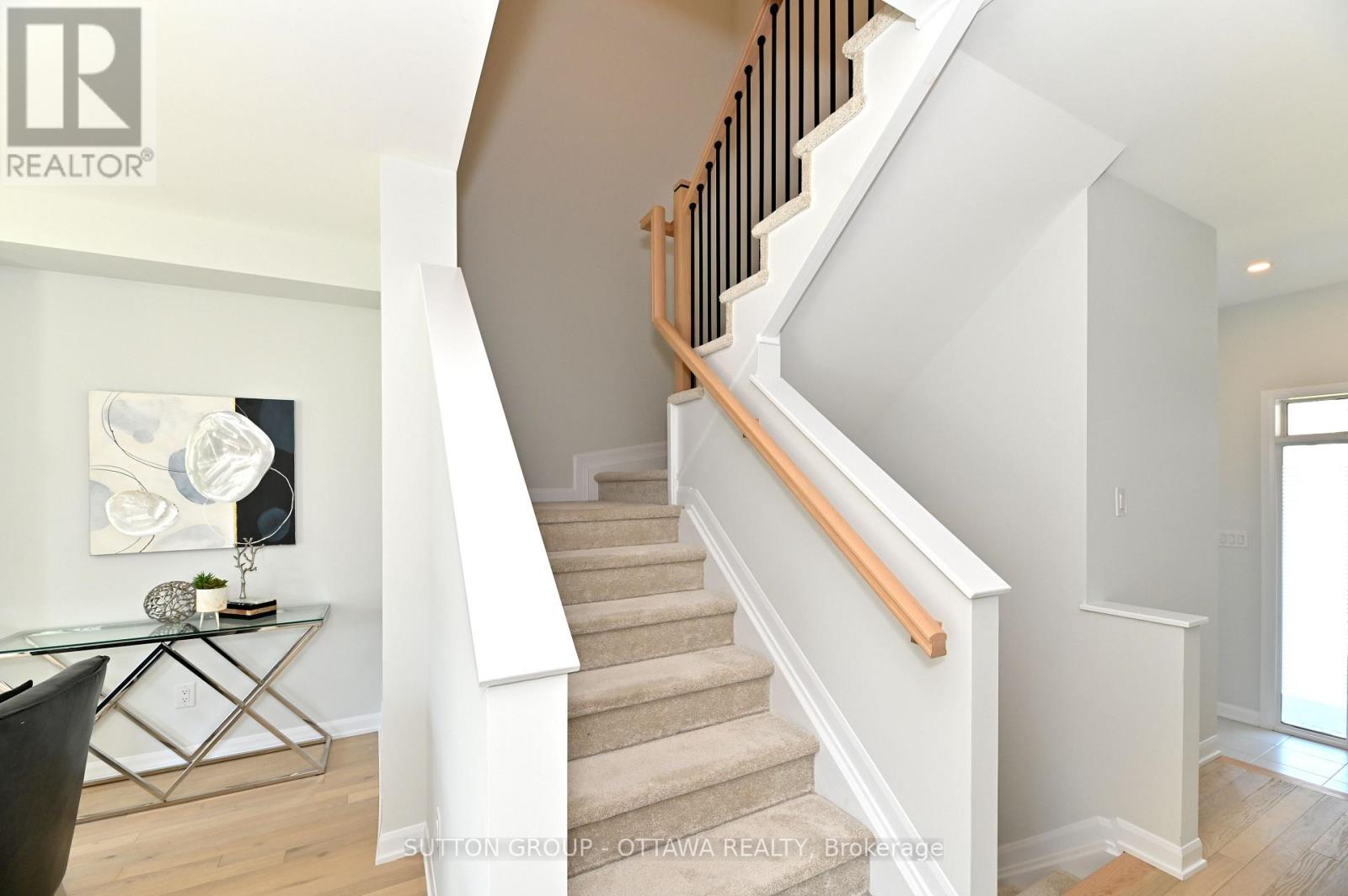 Photo 24 of 64 Ralph Erfle Way, Ottawa ON