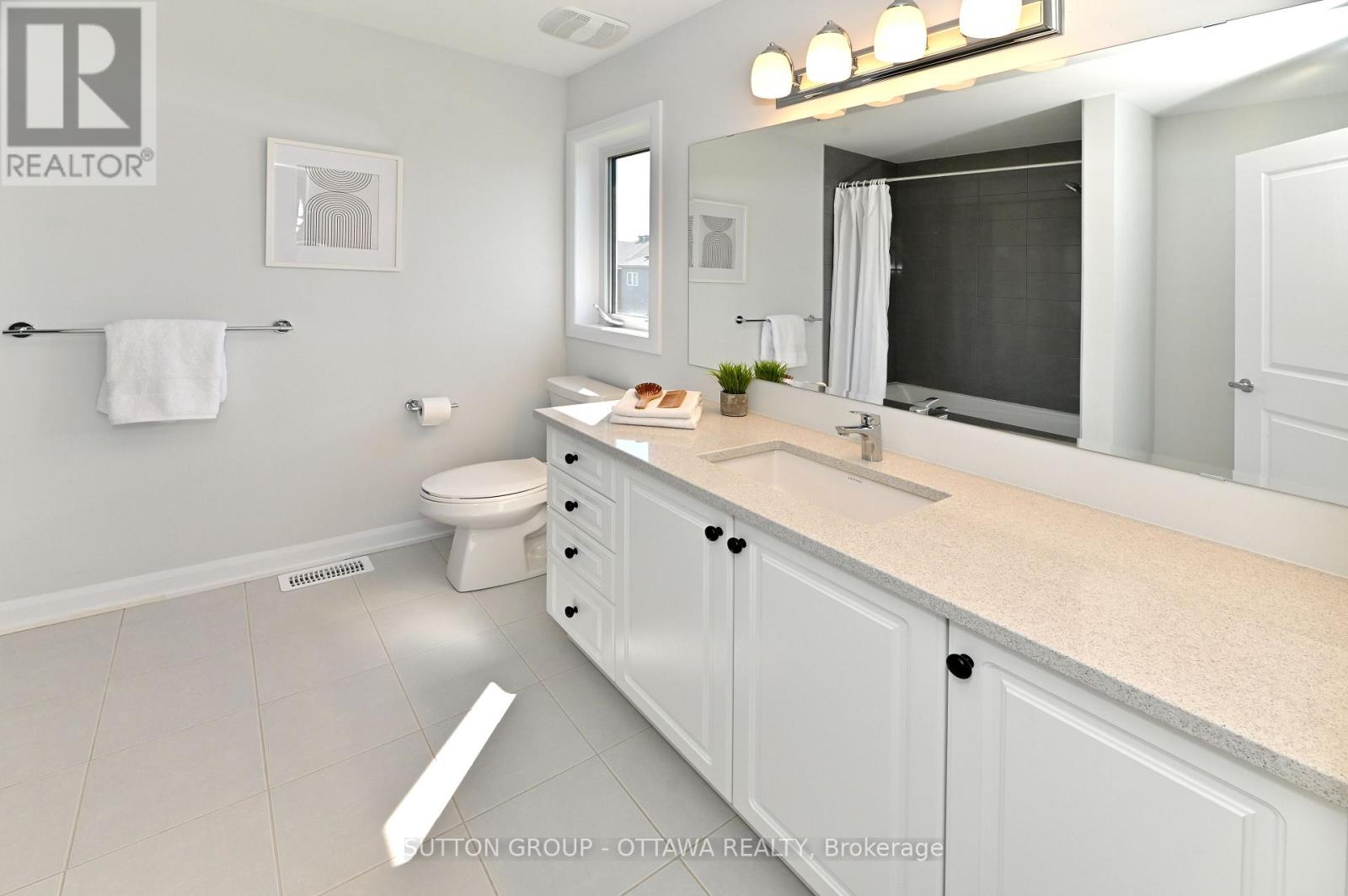 Photo 2 of 64 Ralph Erfle Way, Ottawa ON