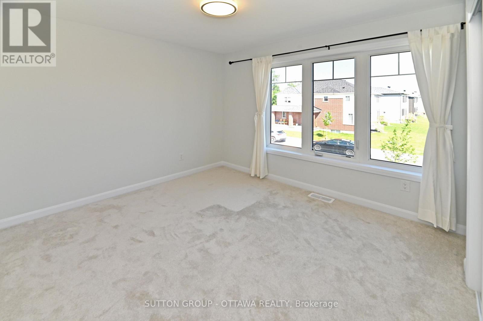 Photo 11 of 64 Ralph Erfle Way, Ottawa ON