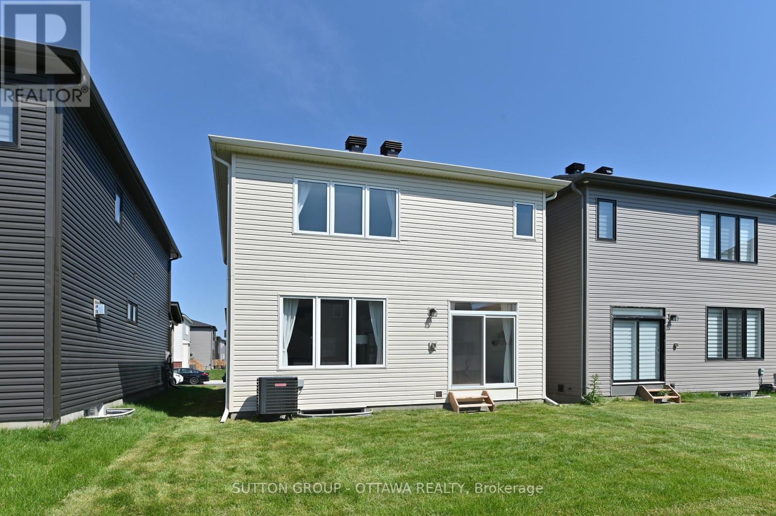 Photo 12 of 64 Ralph Erfle Way, Ottawa ON