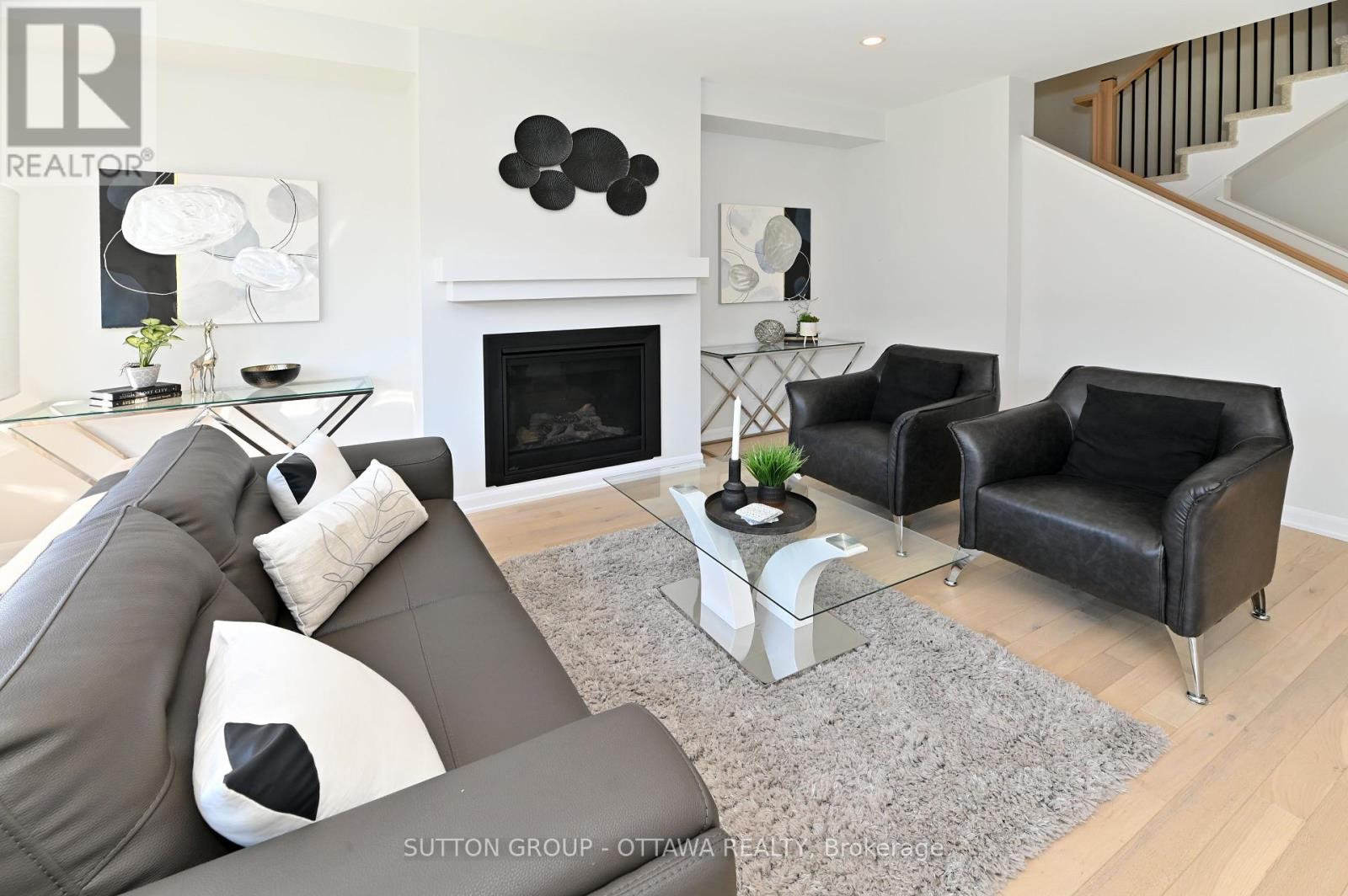 Photo 15 of 64 Ralph Erfle Way, Ottawa ON