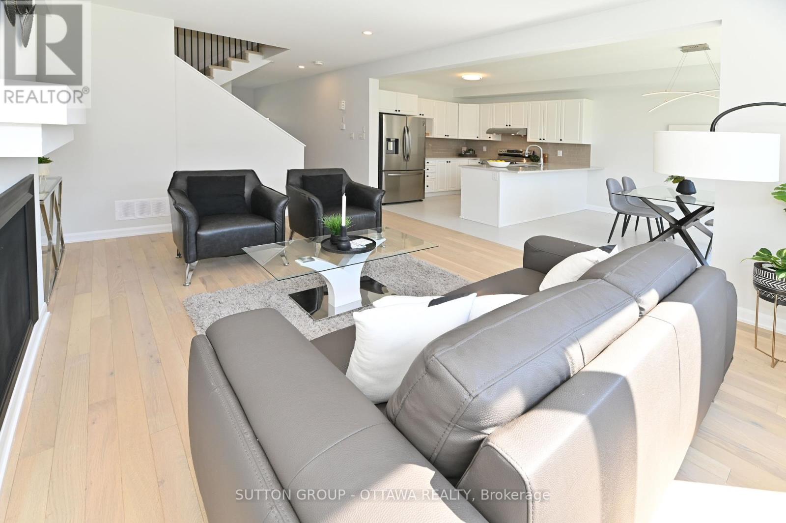 Photo 8 of 64 Ralph Erfle Way, Ottawa ON