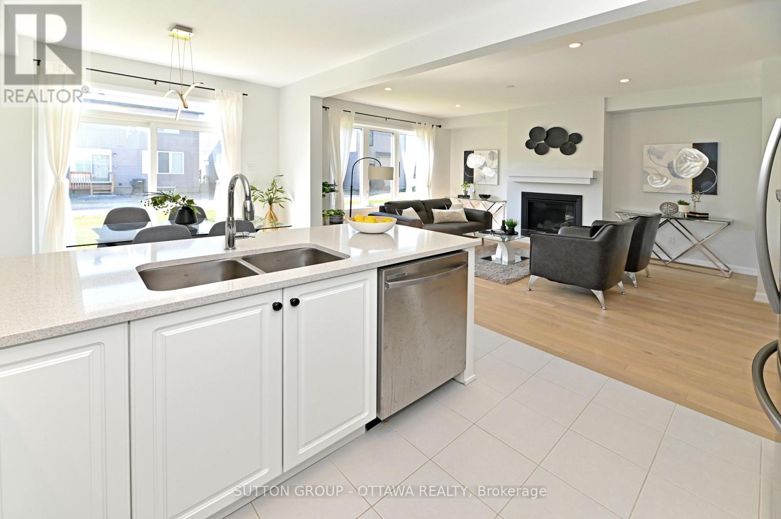 Photo 21 of 64 Ralph Erfle Way, Ottawa ON