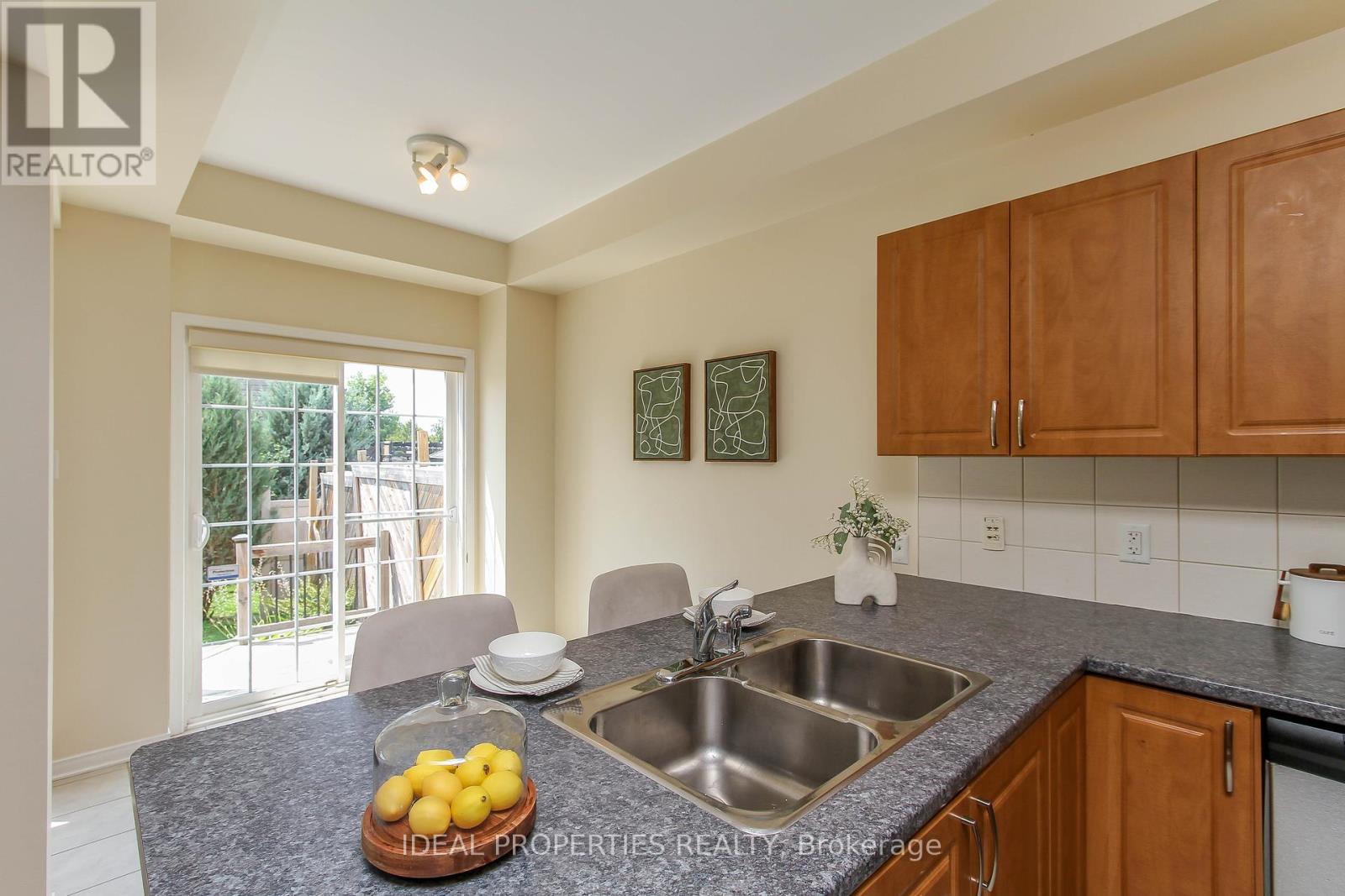 Photo 3 of 565 Pepperville Crescent N, Ottawa ON