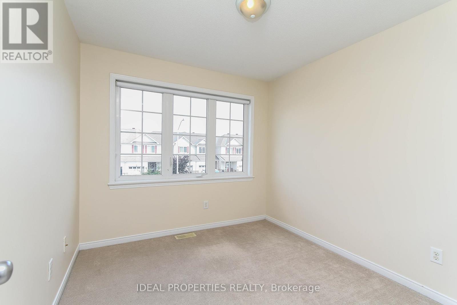 Photo 4 of 565 Pepperville Crescent N, Ottawa ON