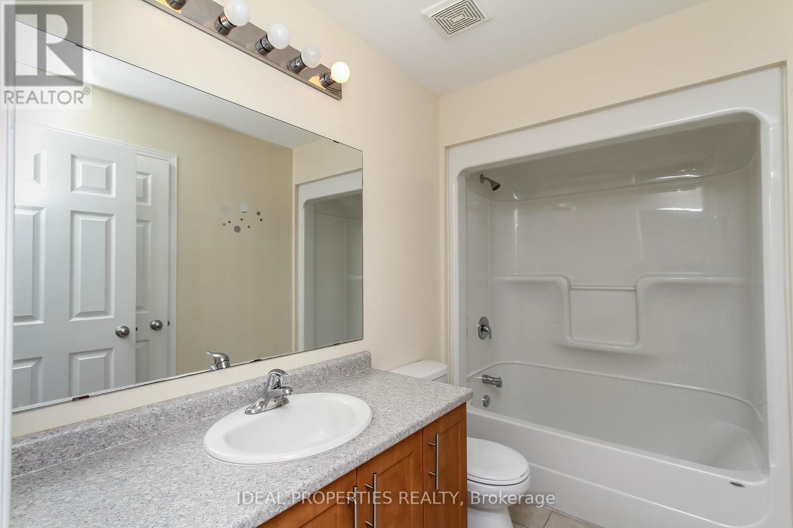 Photo 27 of 565 Pepperville Crescent N, Ottawa ON