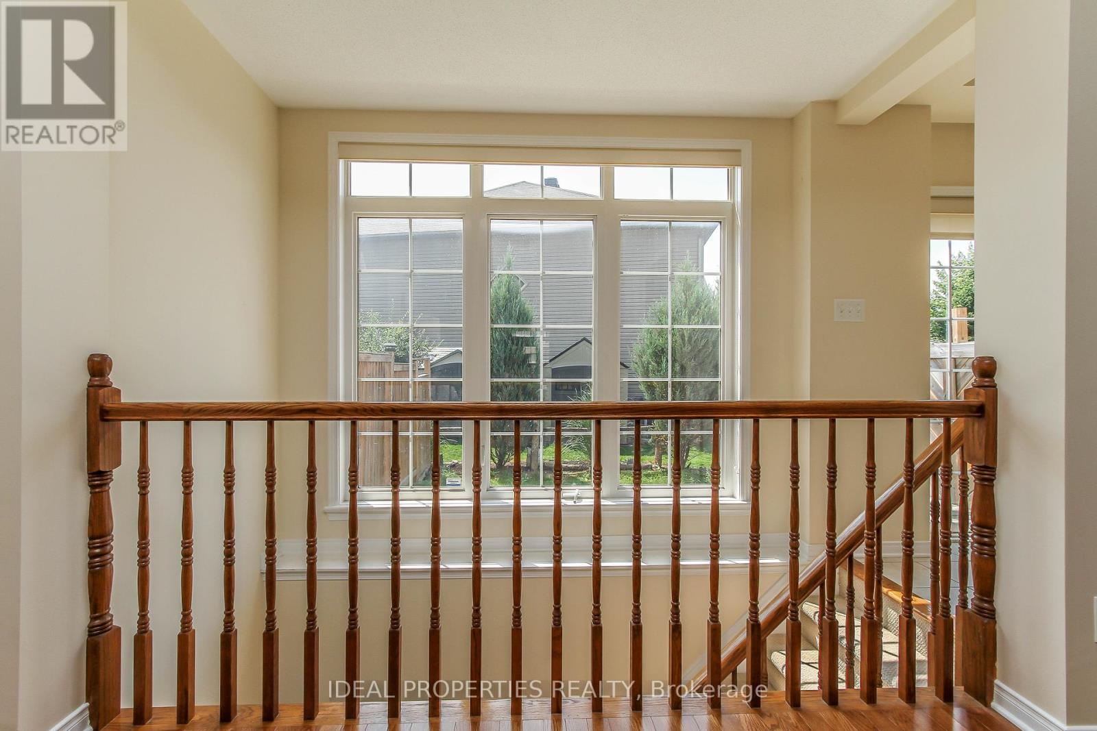 Photo 15 of 565 Pepperville Crescent N, Ottawa ON