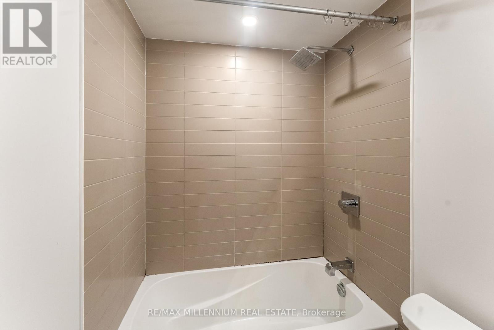 Photo 36 of 1308 18 Maitland Terrace, Toronto ON