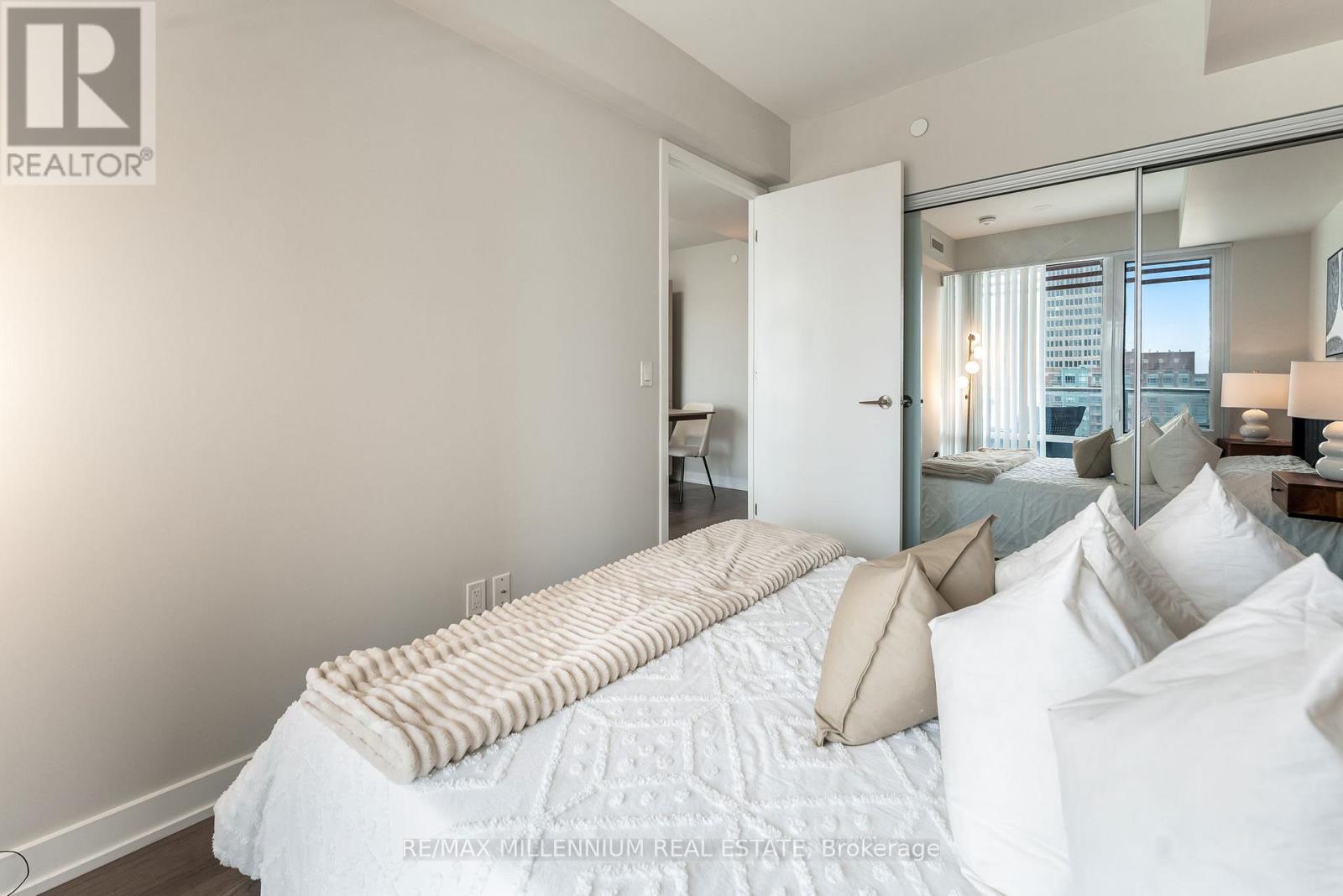 Photo 3 of 1308 18 Maitland Terrace, Toronto ON