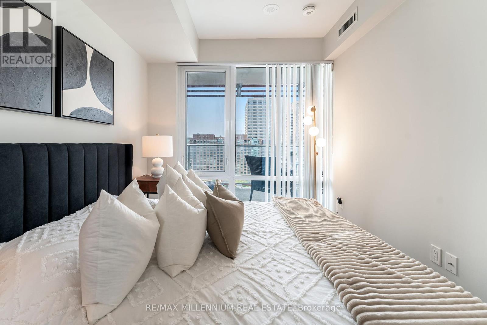 Photo 6 of 1308 18 Maitland Terrace, Toronto ON
