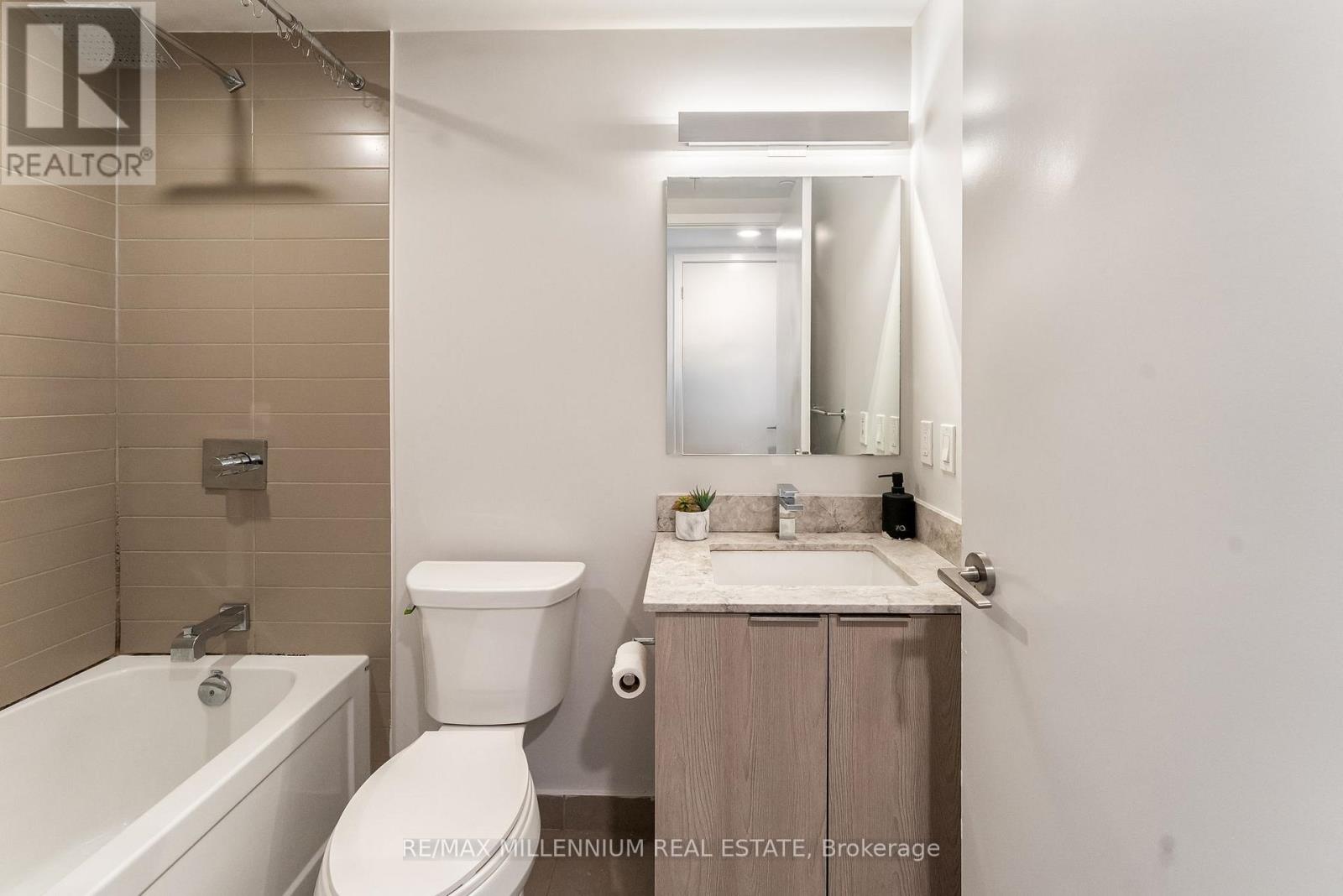 Photo 2 of 1308 18 Maitland Terrace, Toronto ON