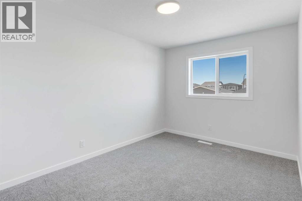 Photo 20 of 909 Livingston View Ne, Calgary AB