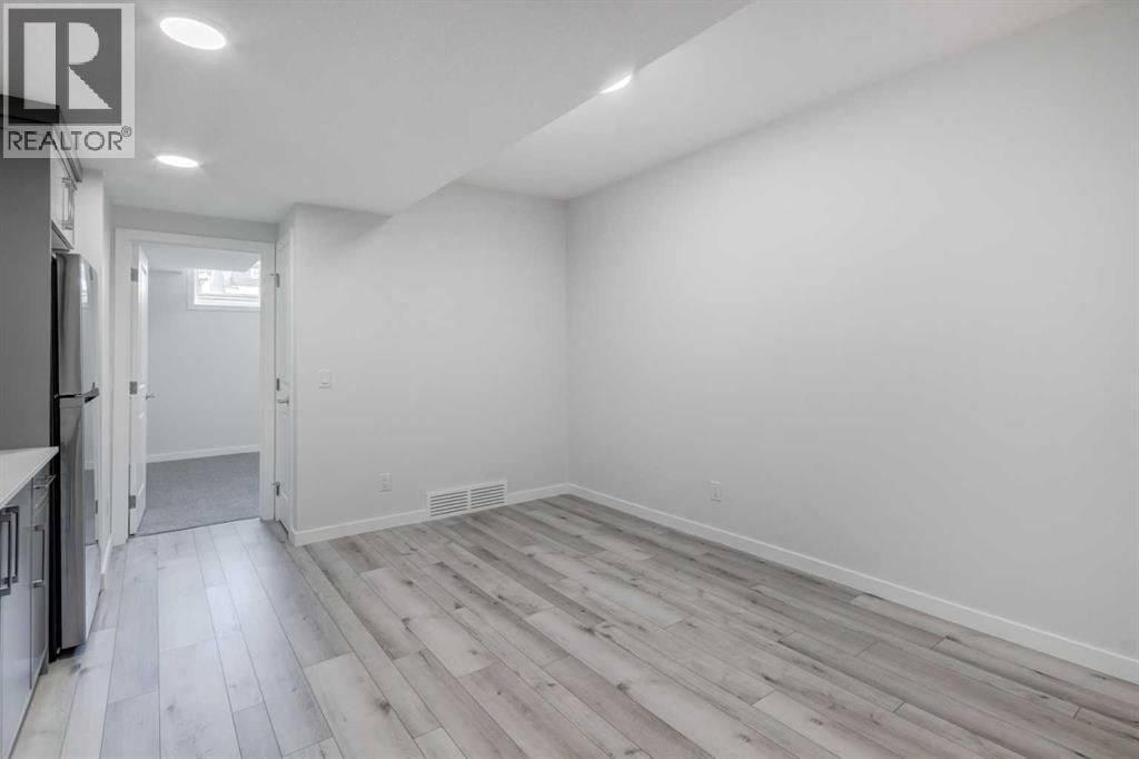 Photo 24 of 909 Livingston View Ne, Calgary AB