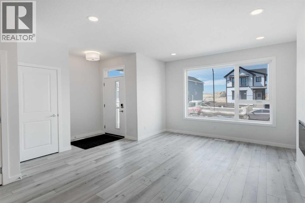 Photo 2 of 909 Livingston View Ne, Calgary AB