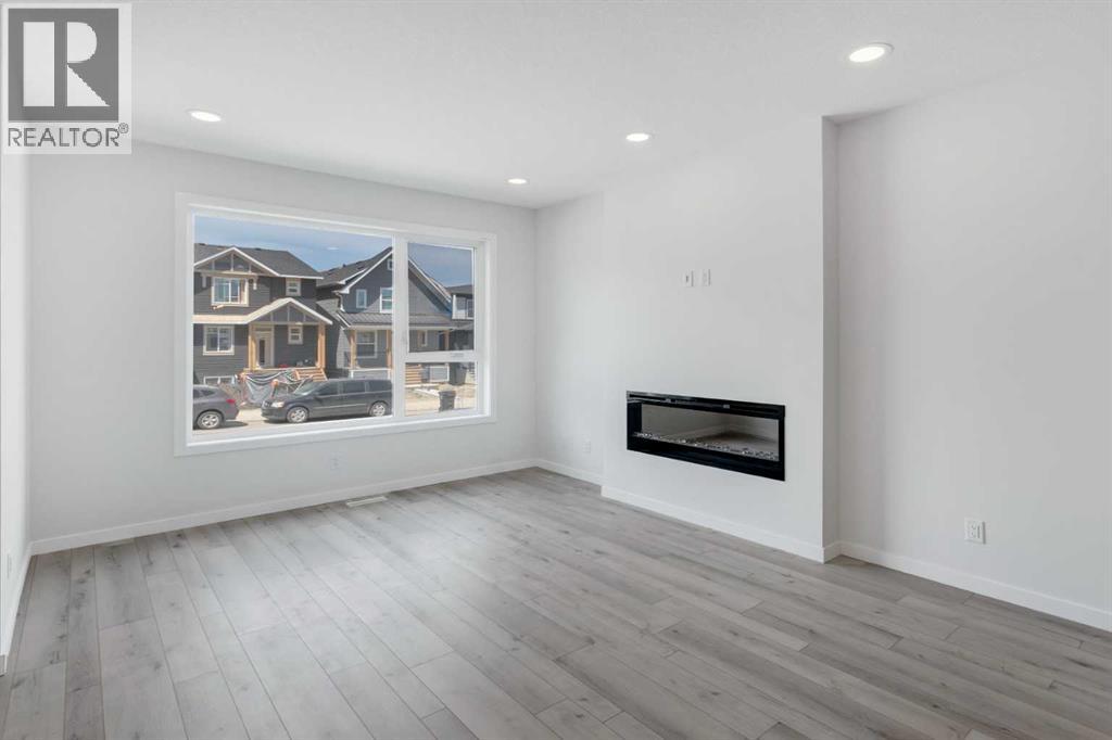 Photo 3 of 909 Livingston View Ne, Calgary AB