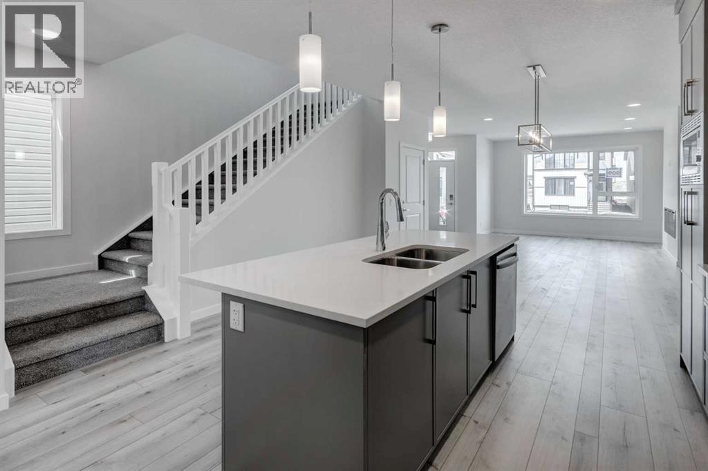 Photo 10 of 909 Livingston View Ne, Calgary AB