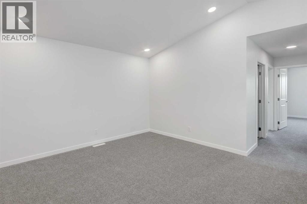 Photo 13 of 909 Livingston View Ne, Calgary AB
