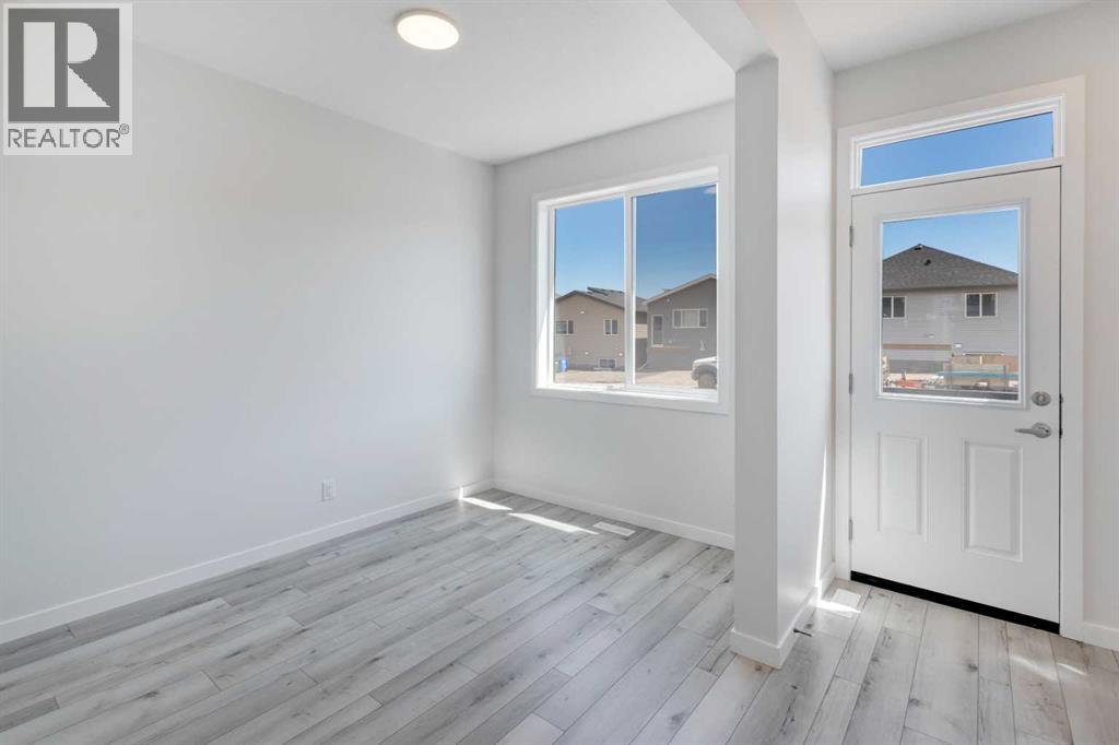 Photo 12 of 909 Livingston View Ne, Calgary AB