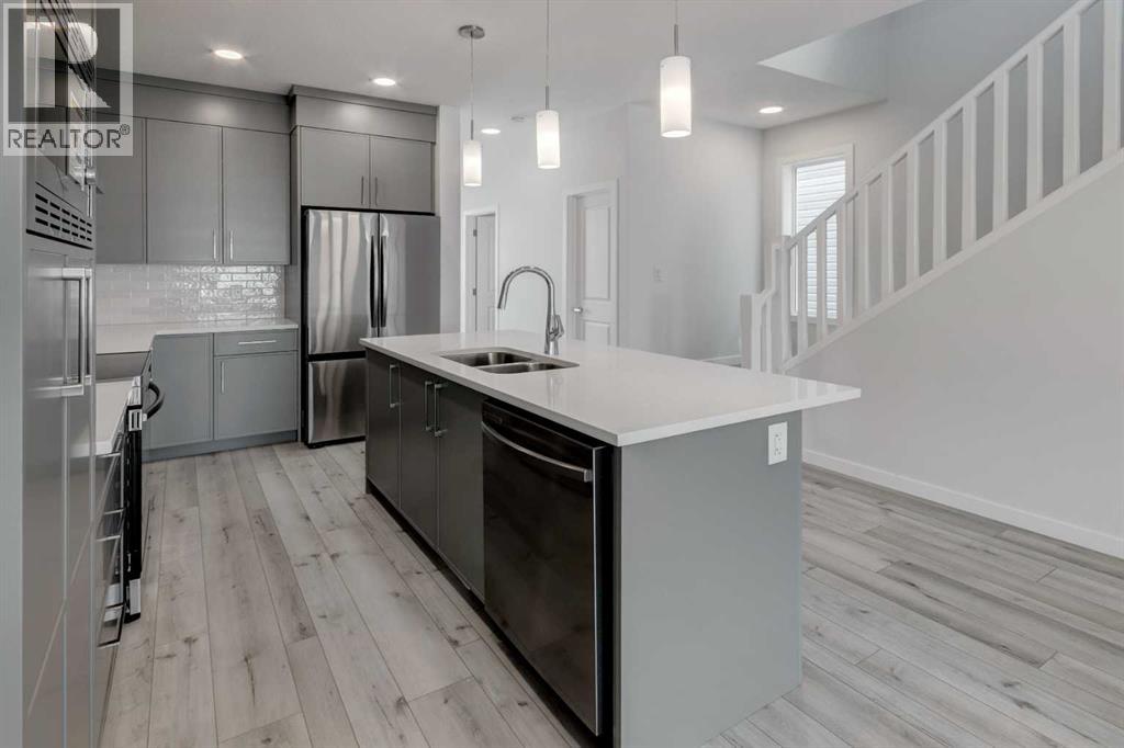 Photo 7 of 909 Livingston View Ne, Calgary AB