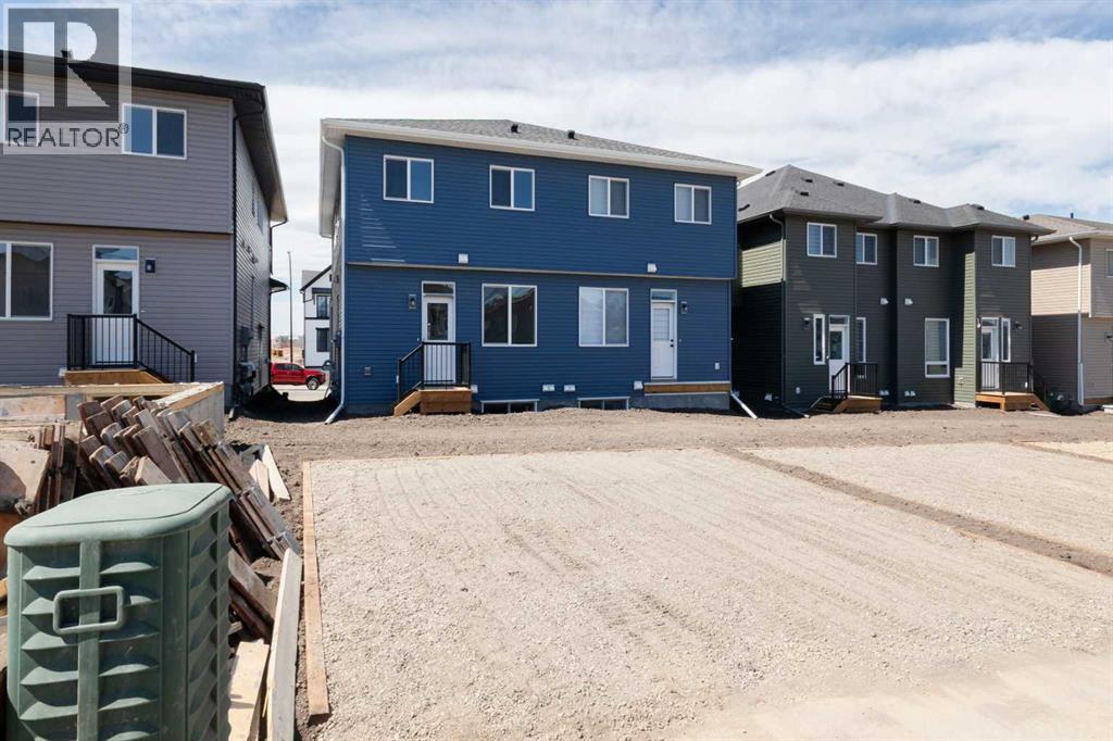 Photo 33 of 909 Livingston View Ne, Calgary AB