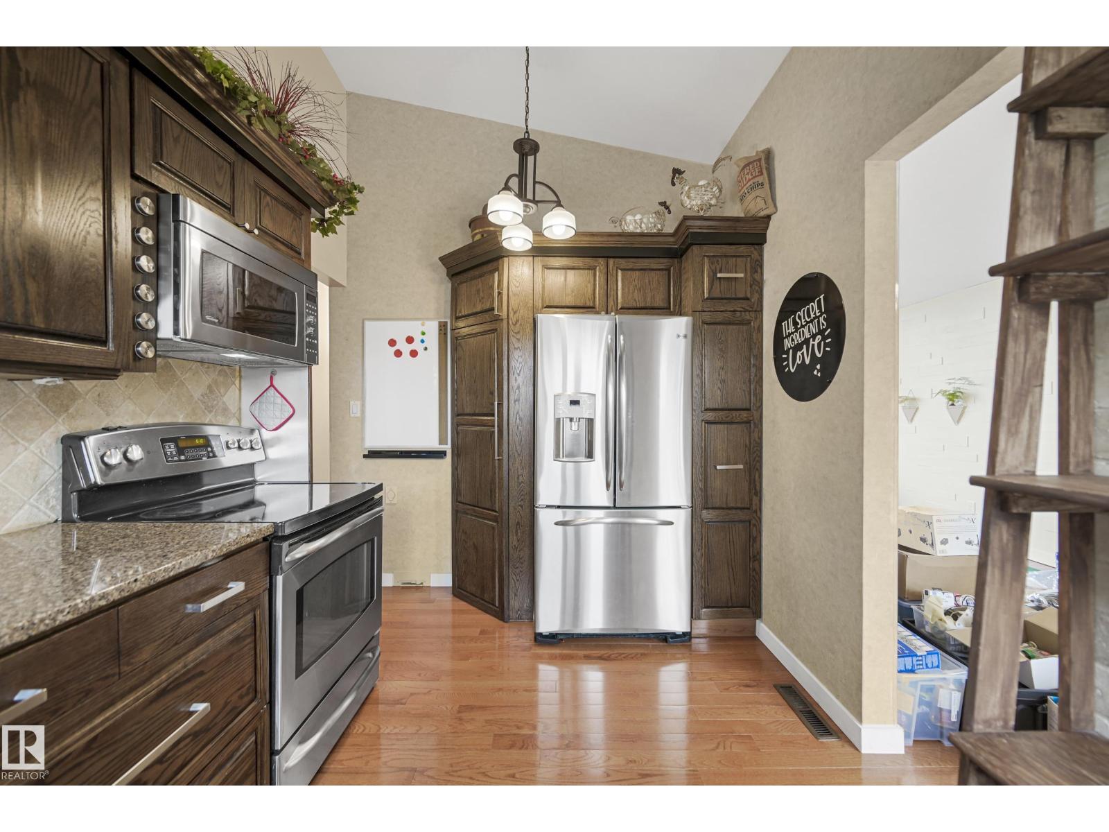 Photo 6 of 7208 139 Av Nw, Edmonton AB