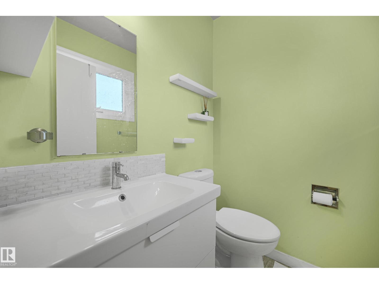 Photo 15 of 7208 139 Av Nw, Edmonton AB