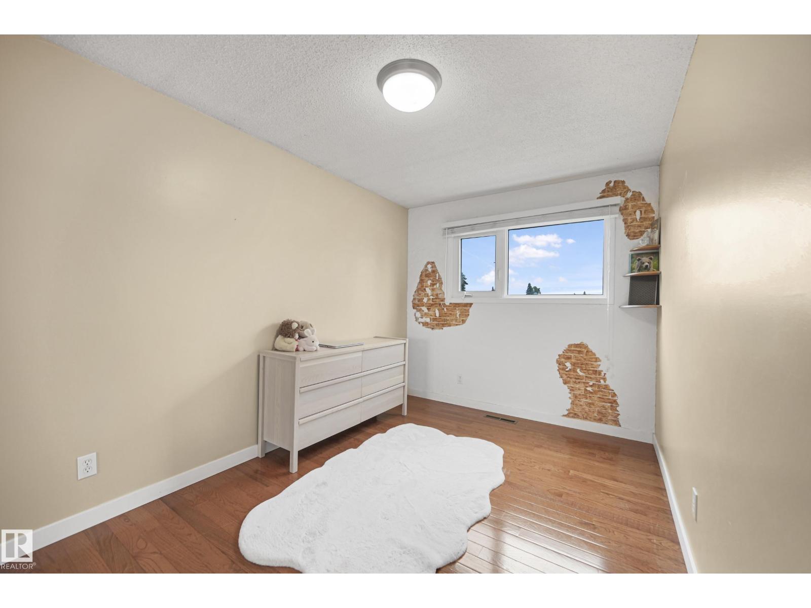 Photo 9 of 7208 139 Av Nw, Edmonton AB
