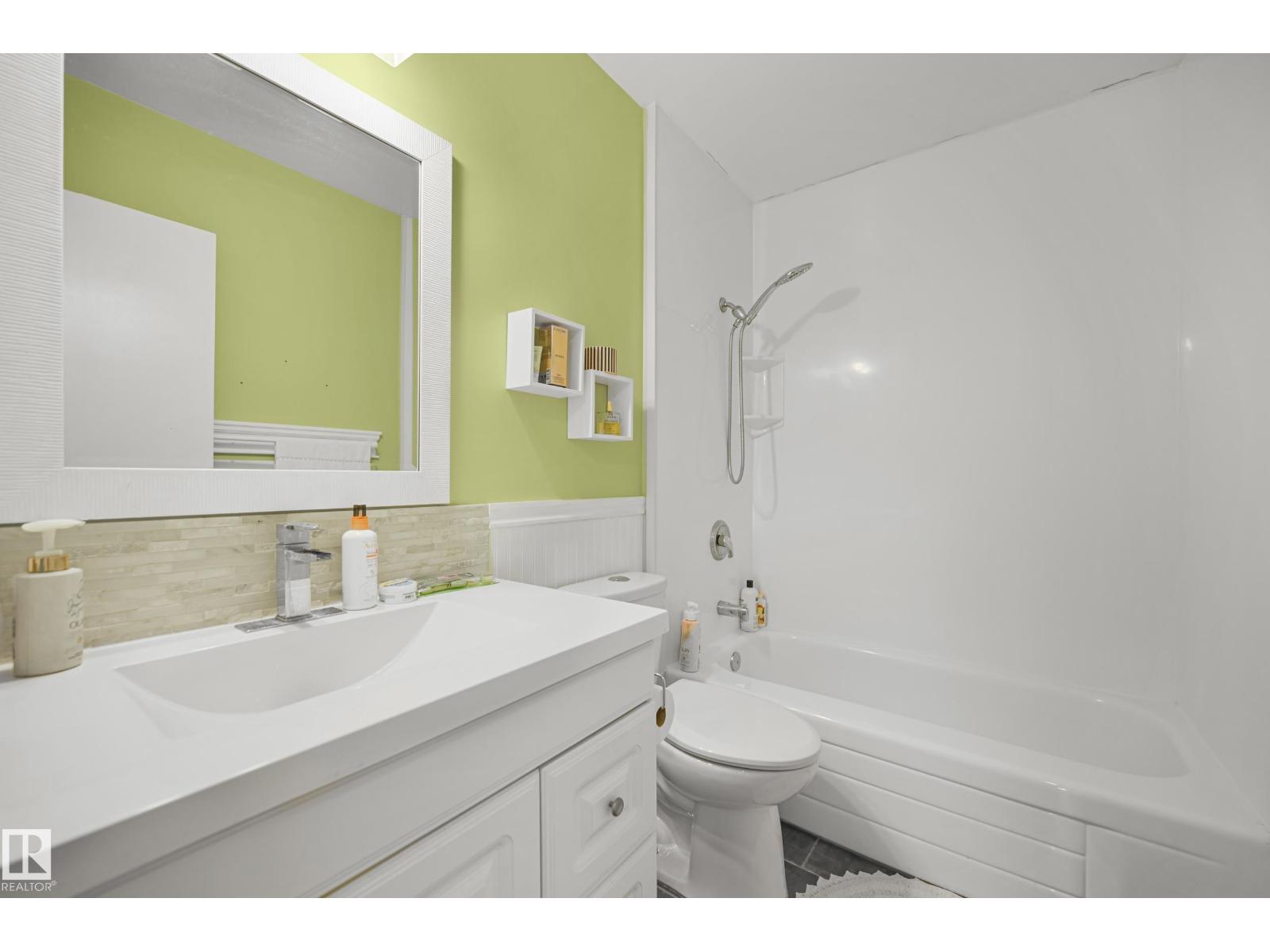 Photo 11 of 7208 139 Av Nw, Edmonton AB