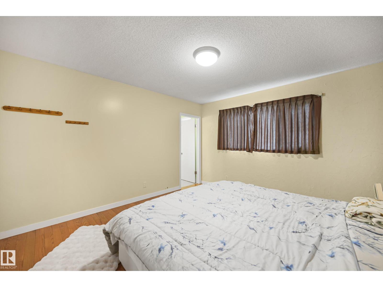 Photo 14 of 7208 139 Av Nw, Edmonton AB