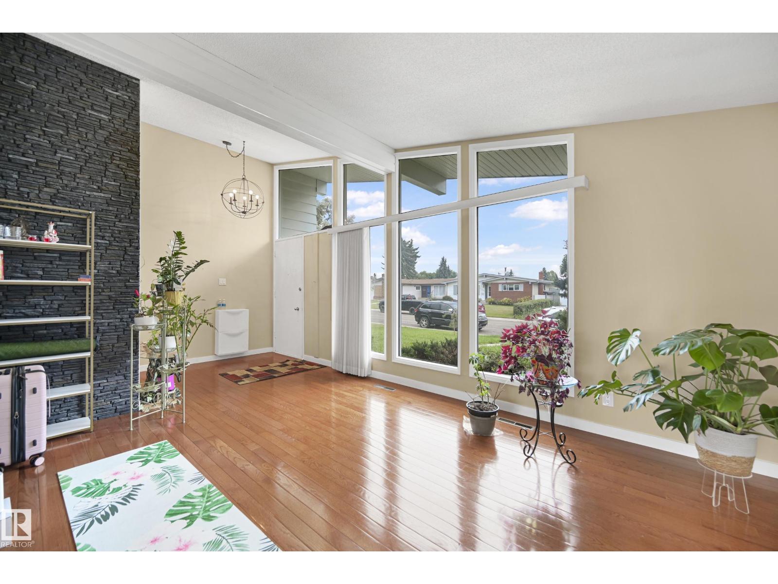 Photo 3 of 7208 139 Av Nw, Edmonton AB