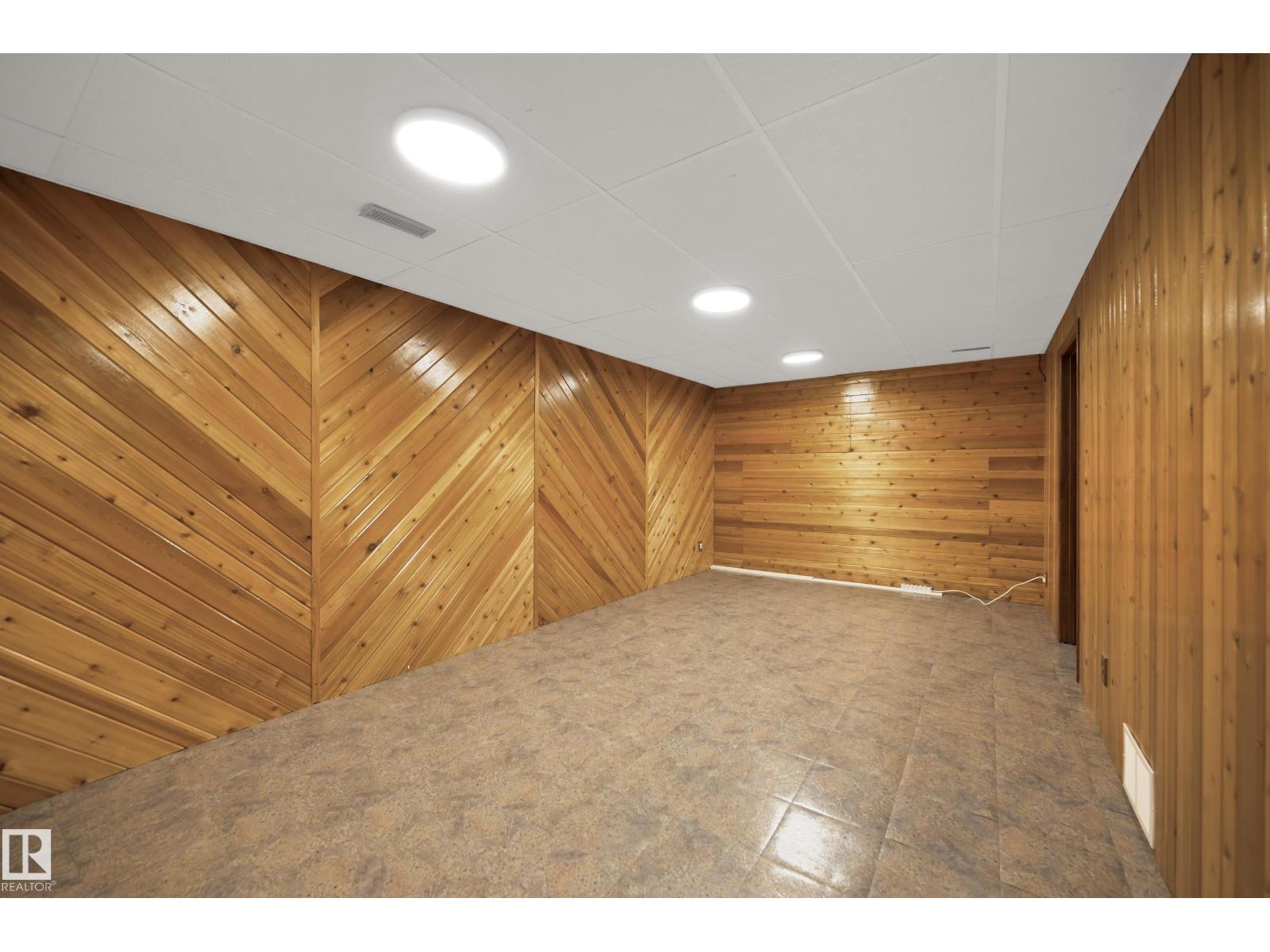 Photo 21 of 7208 139 Av Nw, Edmonton AB
