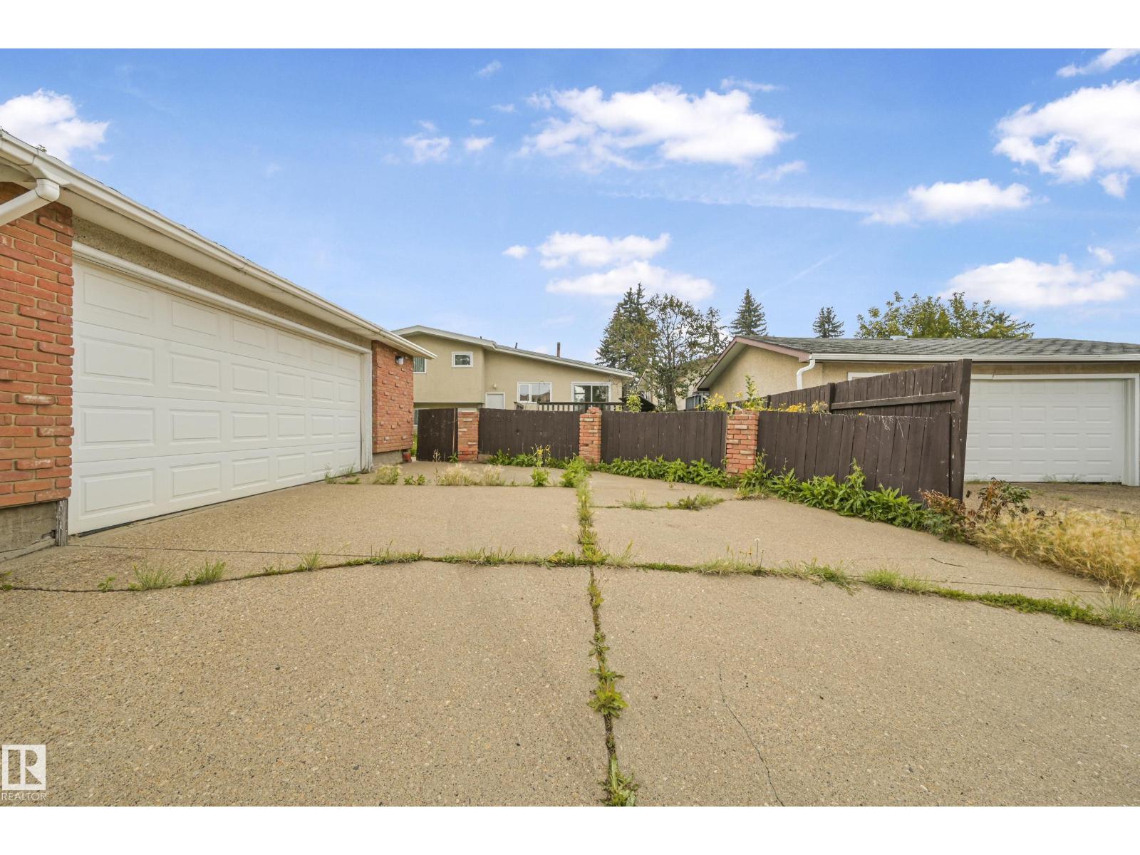 Photo 35 of 7208 139 Av Nw, Edmonton AB