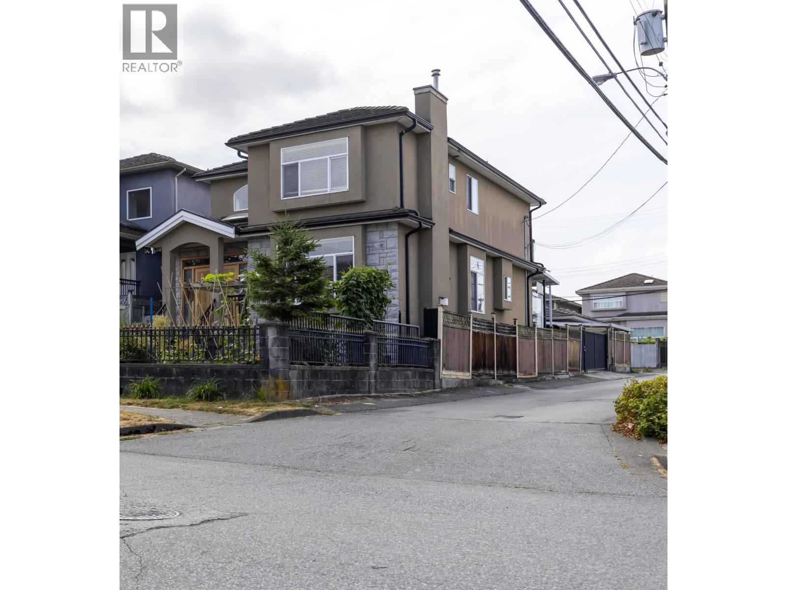 Photo 2 of 2034 E 38th Avenue, Vancouver BC