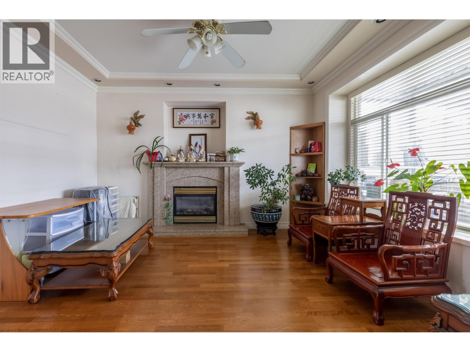 Photo 3 of 2034 E 38th Avenue, Vancouver BC