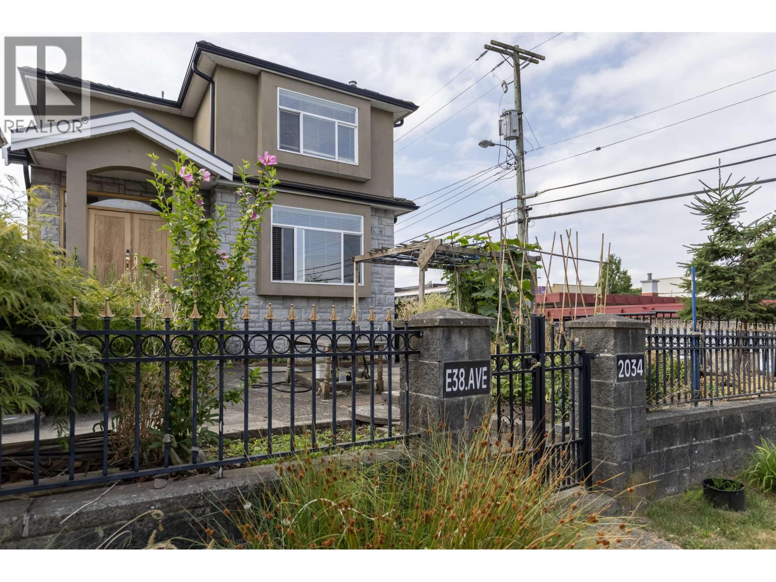 Photo 1 of 2034 E 38th Avenue, Vancouver BC